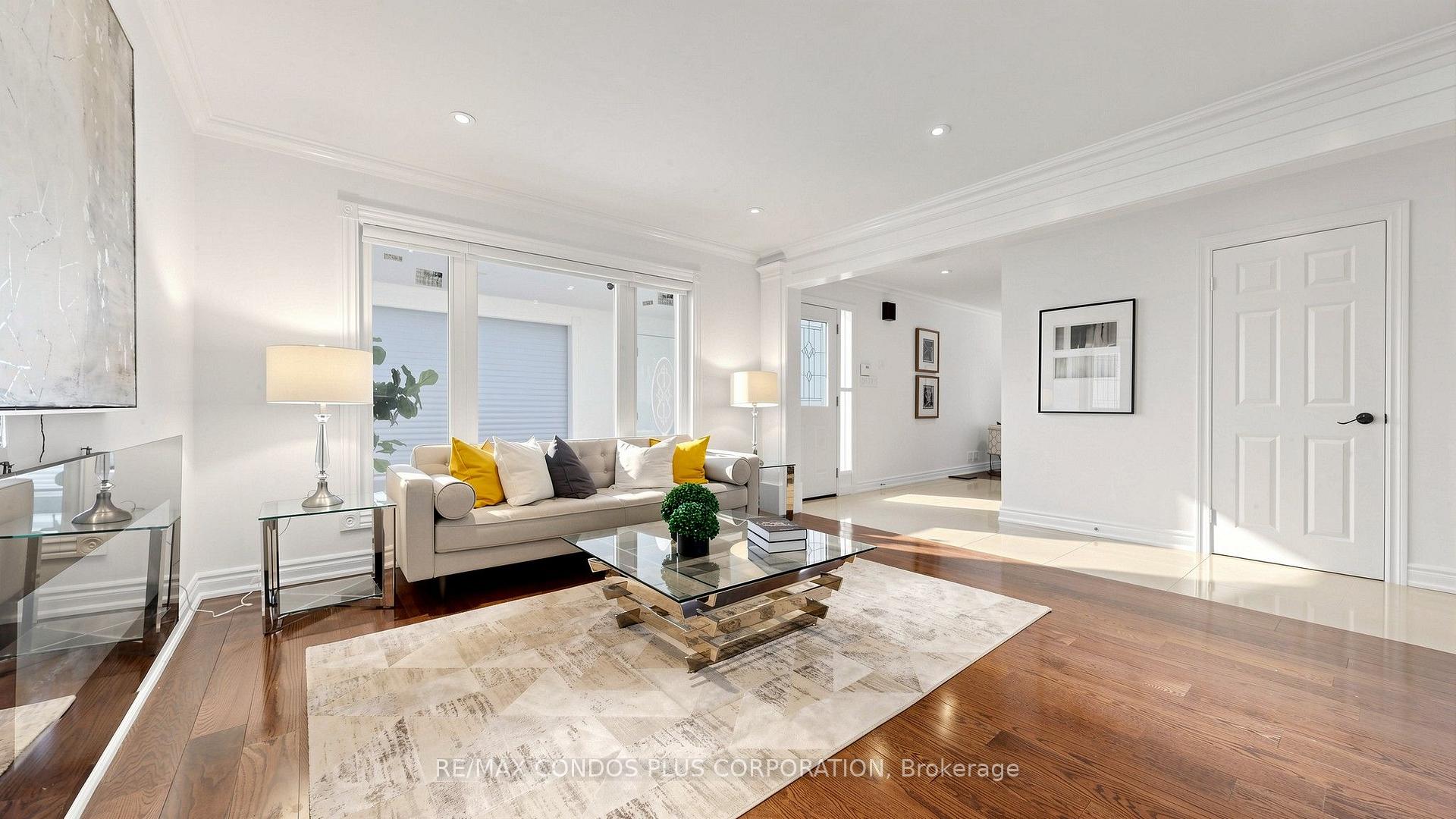 Photo 5 of 22 Denlow Boulevard, North York, Banbury-Don Mills — HOMEH