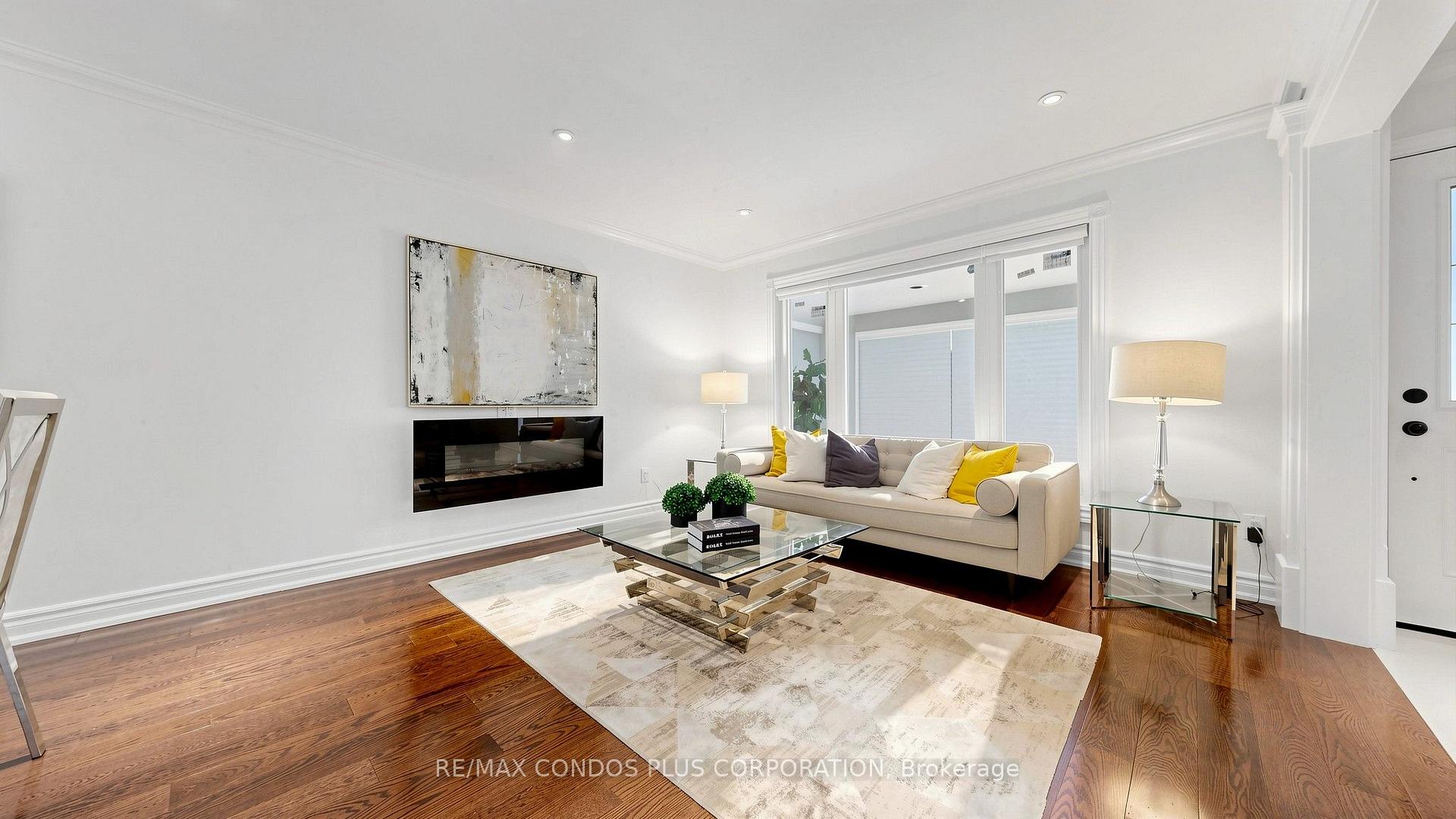 Photo 6 of 22 Denlow Boulevard, North York, Banbury-Don Mills — HOMEH