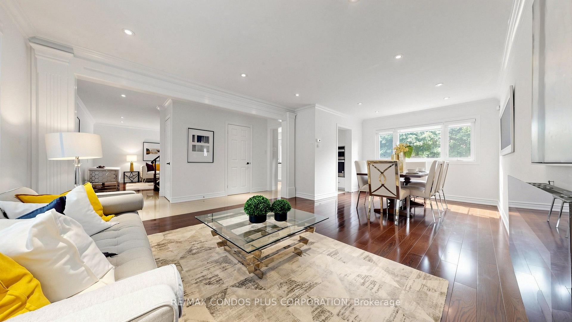 Photo 8 of 22 Denlow Boulevard, North York, Banbury-Don Mills — HOMEH