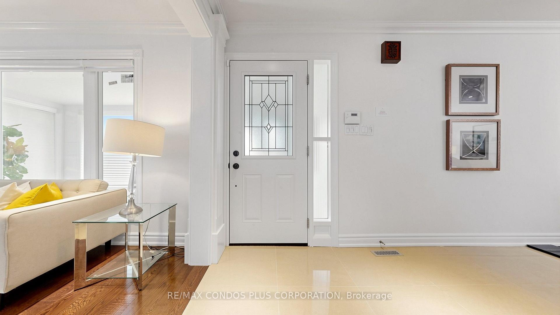 Photo 18 of 22 Denlow Boulevard, North York, Banbury-Don Mills — HOMEH