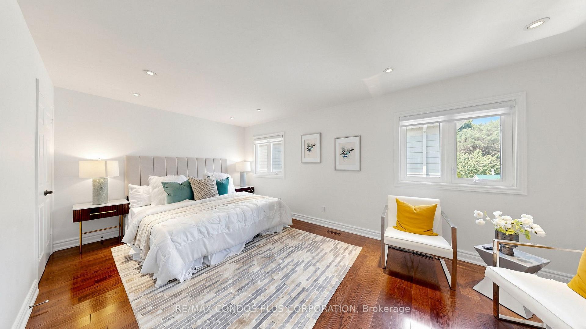Photo 21 of 22 Denlow Boulevard, North York, Banbury-Don Mills — HOMEH