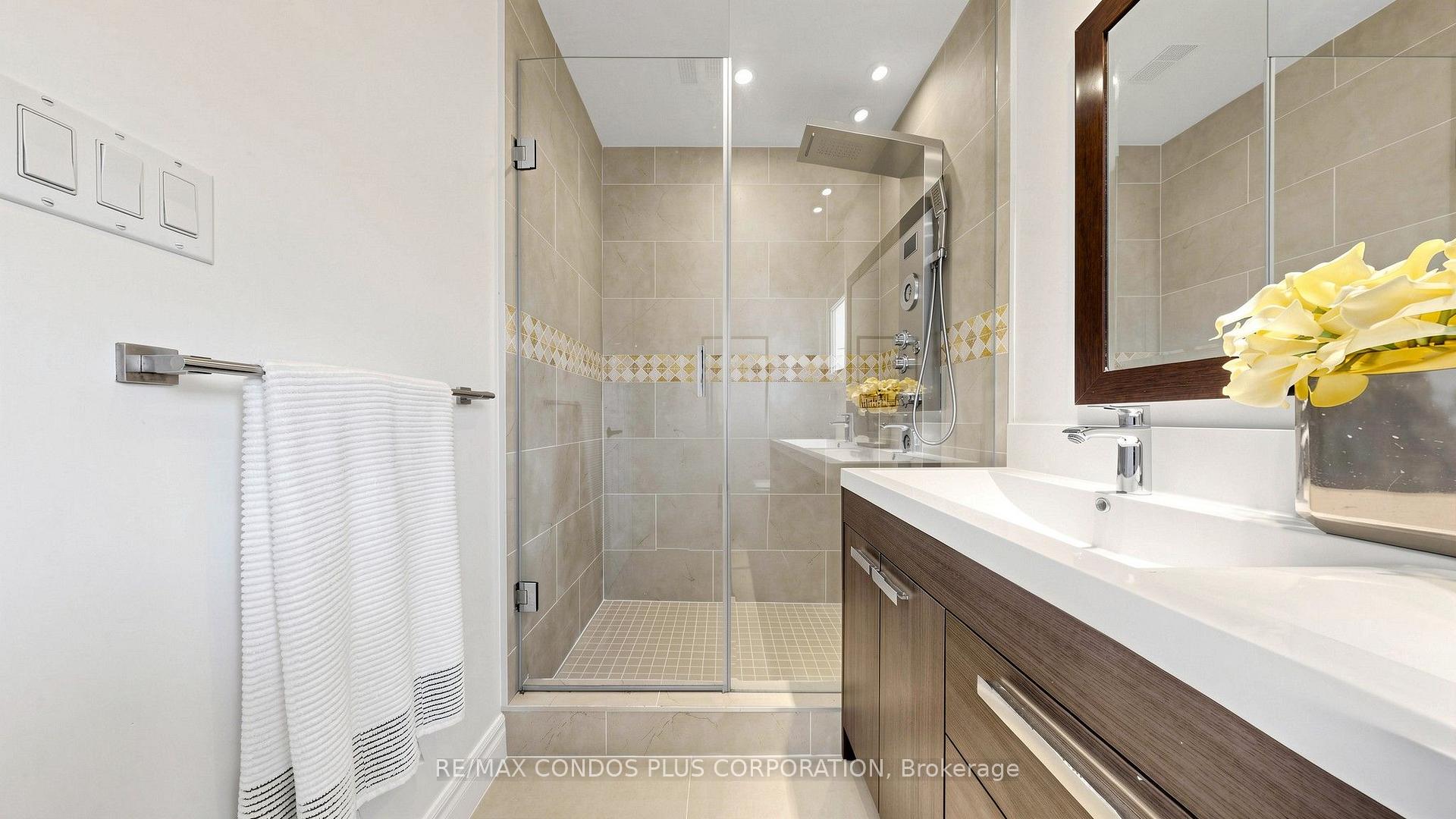 Photo 24 of 22 Denlow Boulevard, North York, Banbury-Don Mills — HOMEH