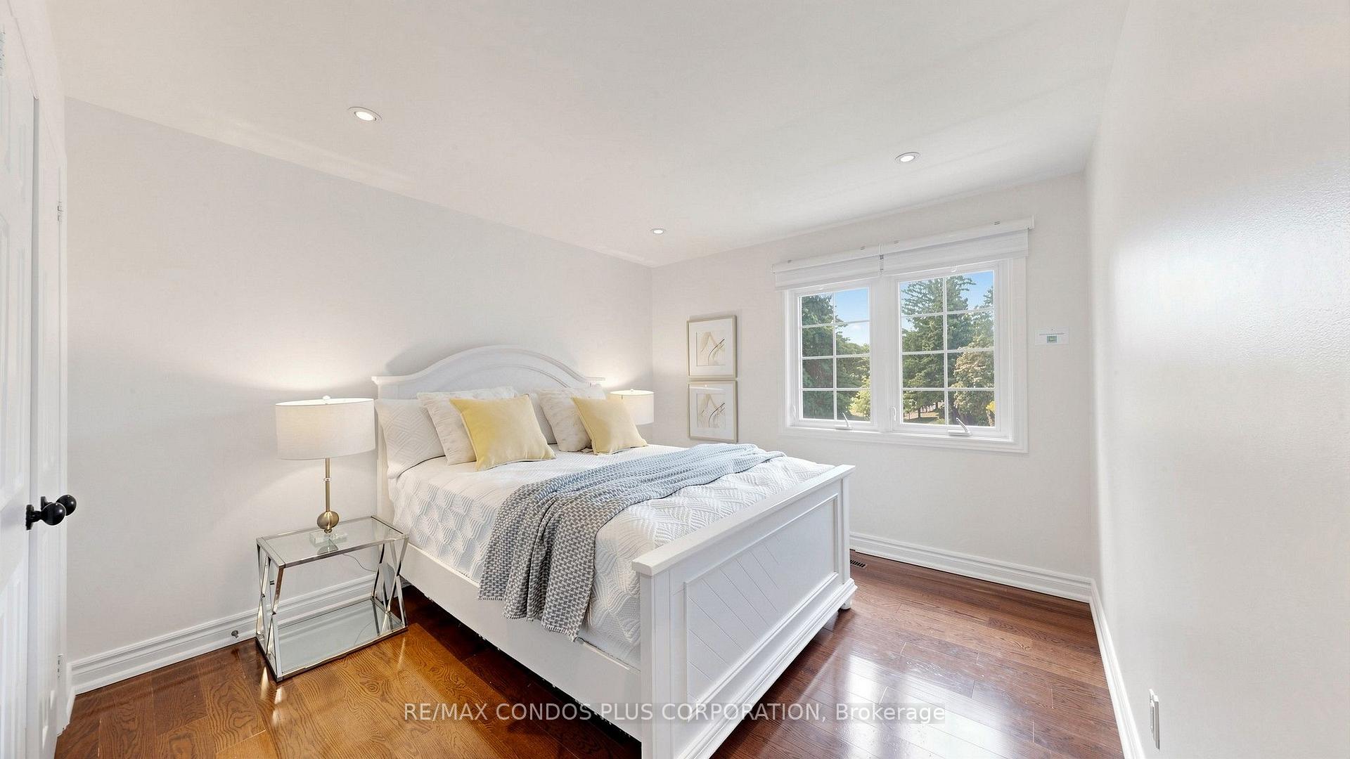 Photo 25 of 22 Denlow Boulevard, North York, Banbury-Don Mills — HOMEH