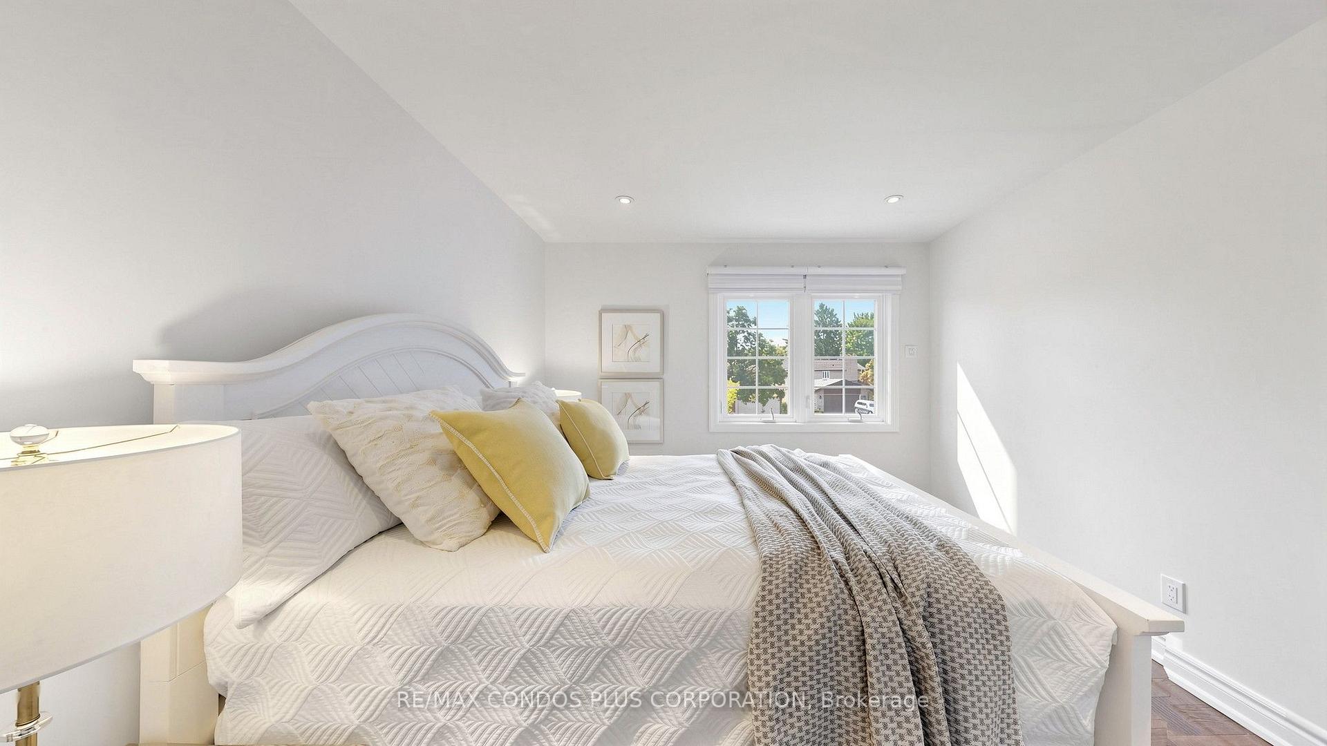 Photo 26 of 22 Denlow Boulevard, North York, Banbury-Don Mills — HOMEH