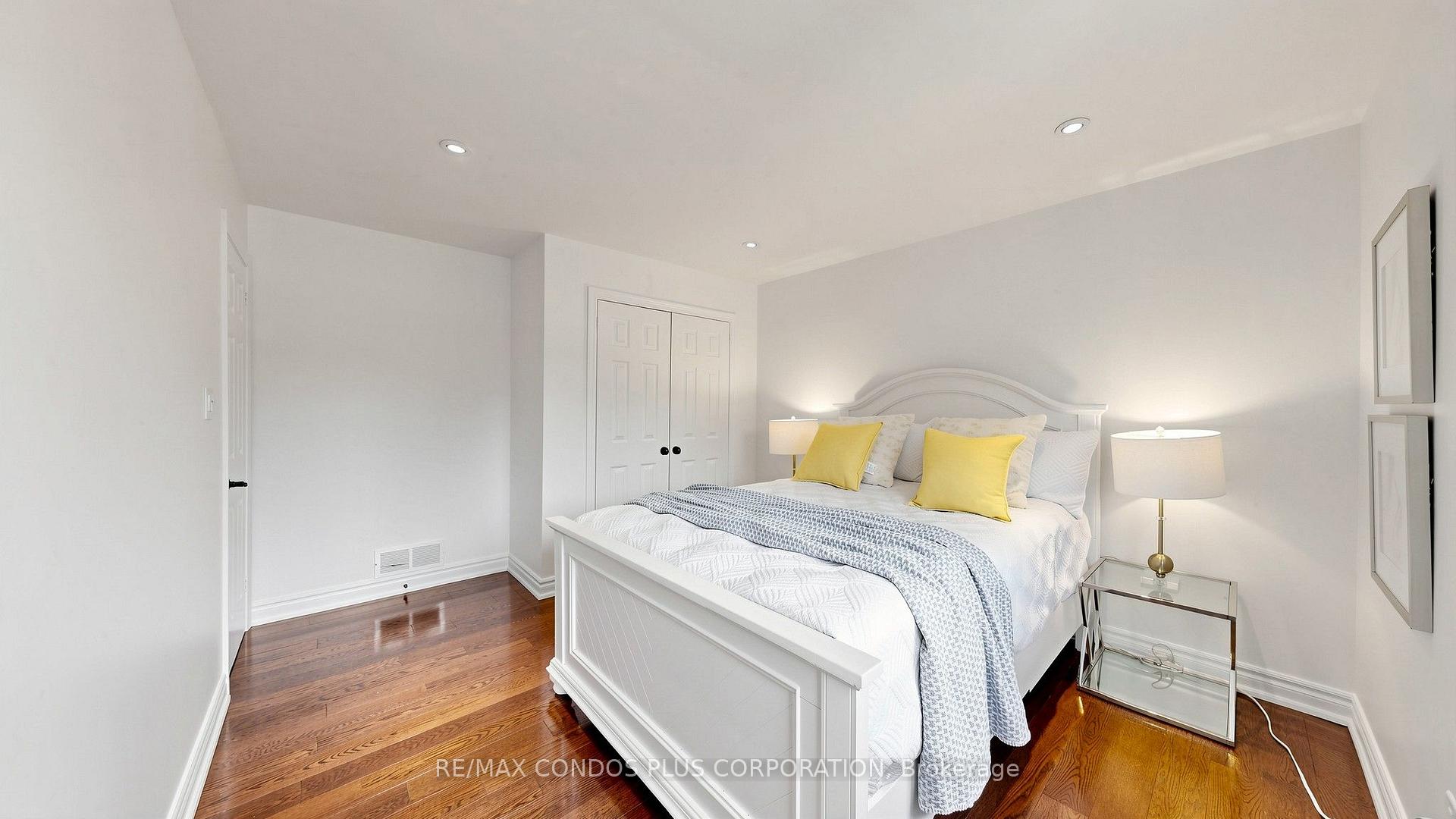 Photo 28 of 22 Denlow Boulevard, North York, Banbury-Don Mills — HOMEH