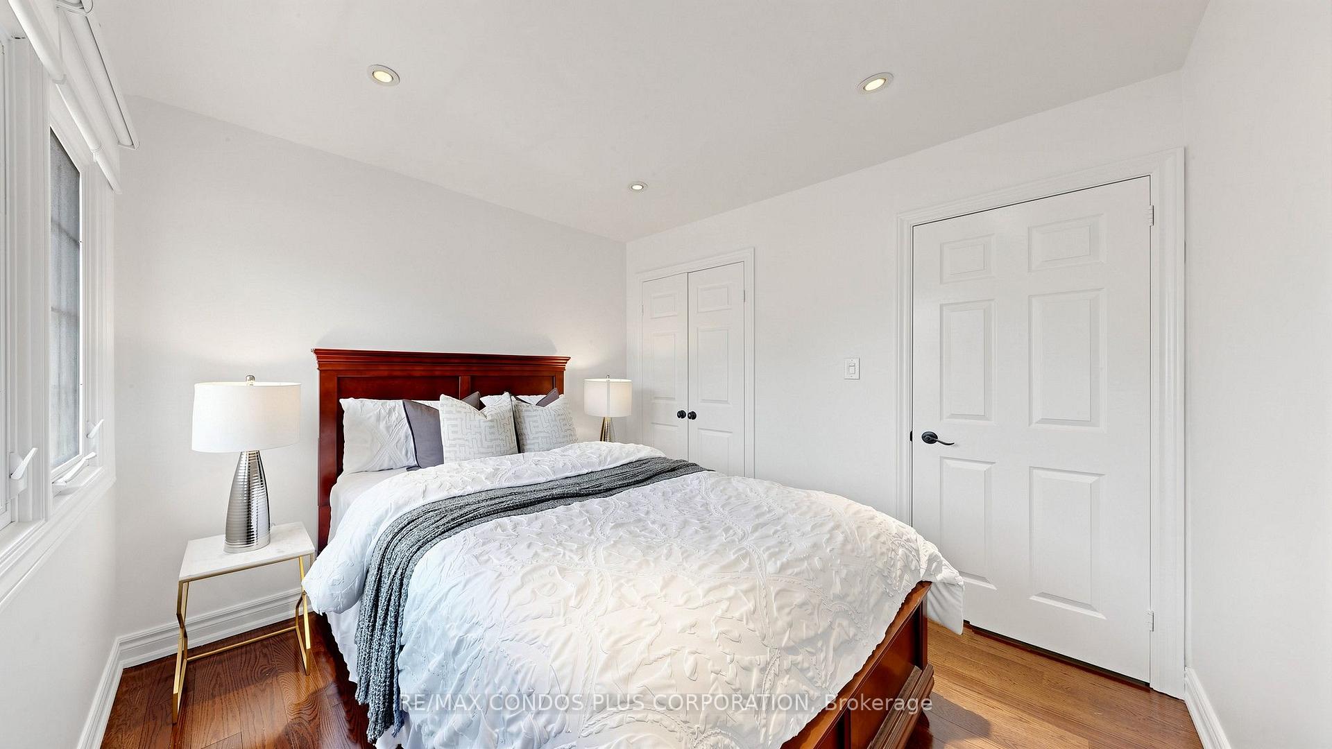 Photo 30 of 22 Denlow Boulevard, North York, Banbury-Don Mills — HOMEH