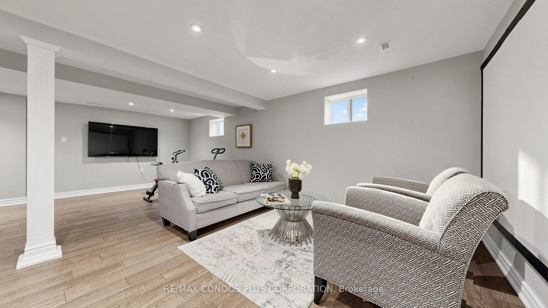 Photo 34 of 22 Denlow Boulevard, North York, Banbury-Don Mills — HOMEH