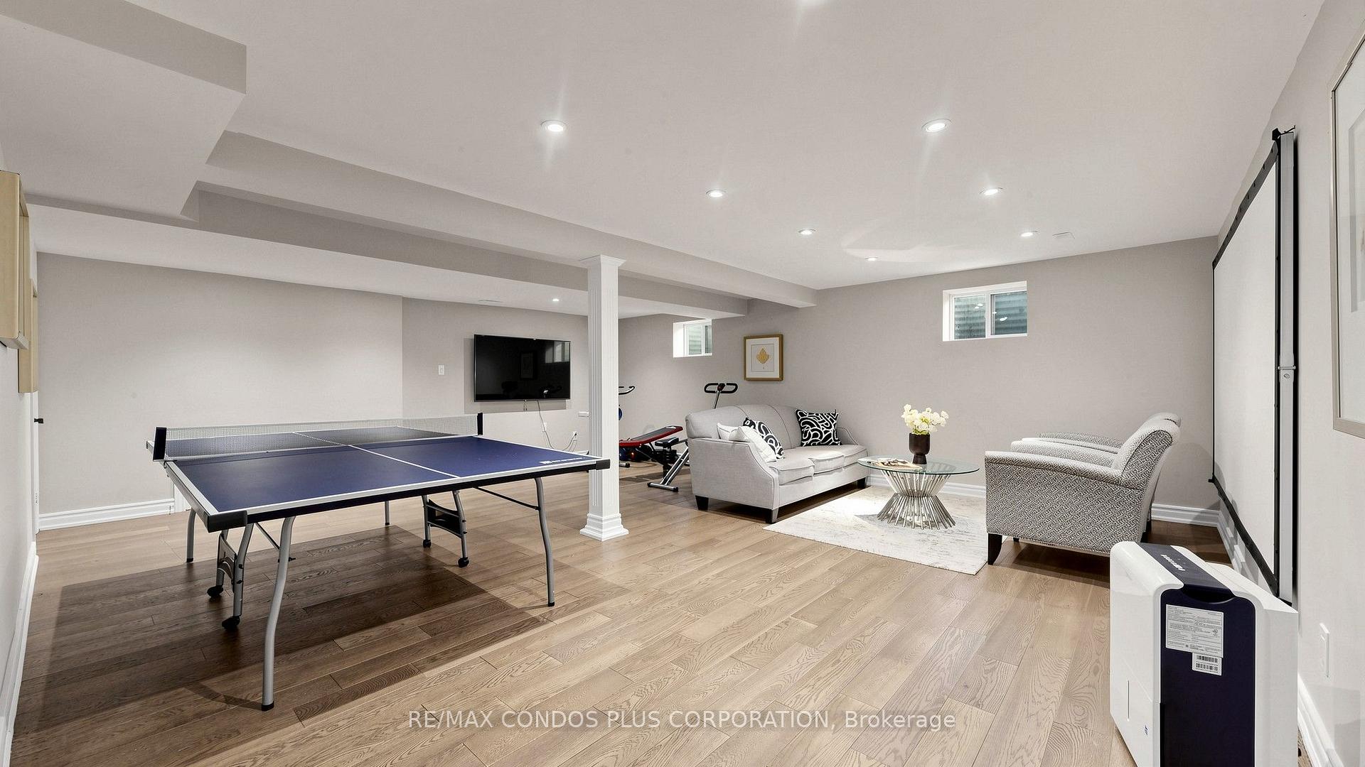 Photo 36 of 22 Denlow Boulevard, North York, Banbury-Don Mills — HOMEH