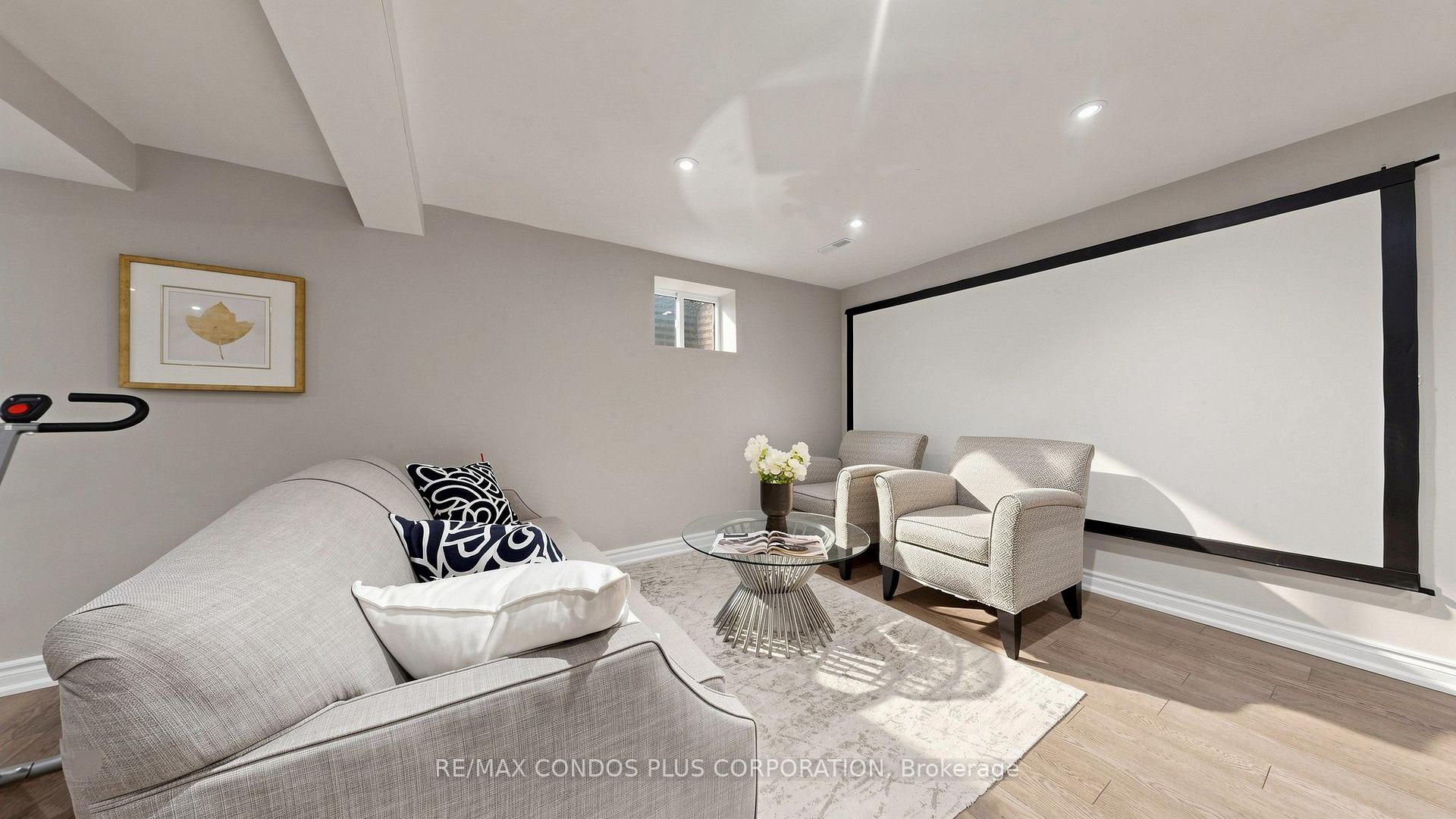 Photo 37 of 22 Denlow Boulevard, North York, Banbury-Don Mills — HOMEH