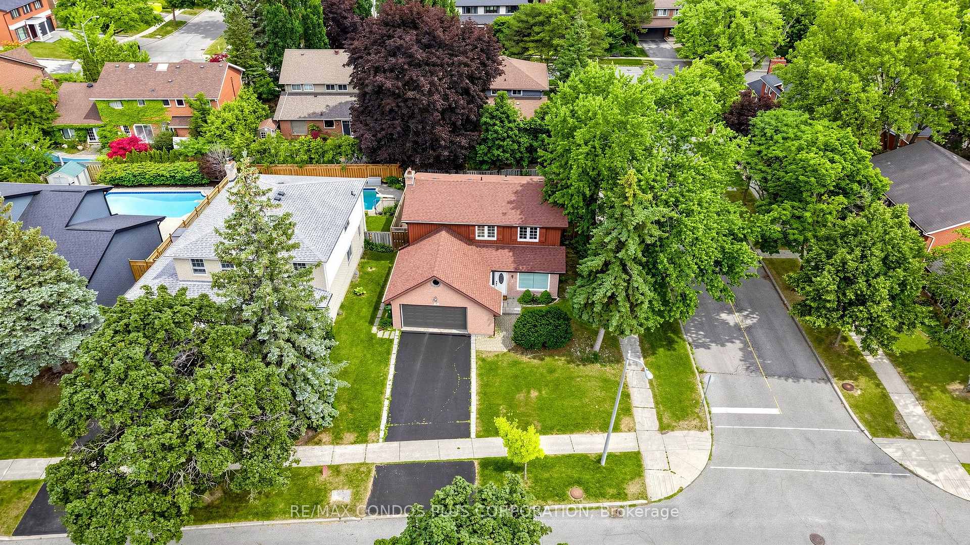 Photo 46 of 22 Denlow Boulevard, North York, Banbury-Don Mills — HOMEH