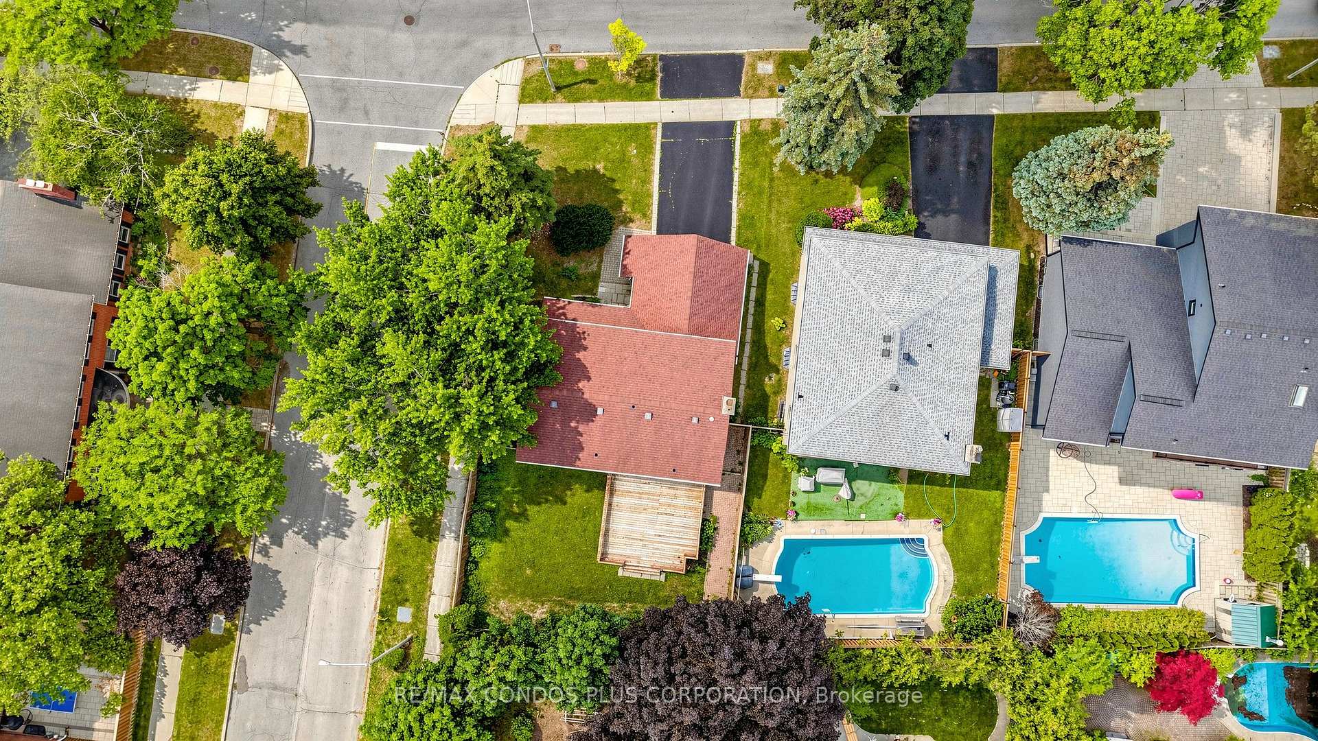 Photo 47 of 22 Denlow Boulevard, North York, Banbury-Don Mills — HOMEH