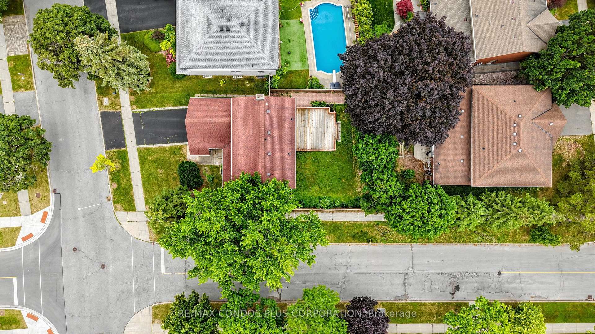 Photo 48 of 22 Denlow Boulevard, North York, Banbury-Don Mills — HOMEH