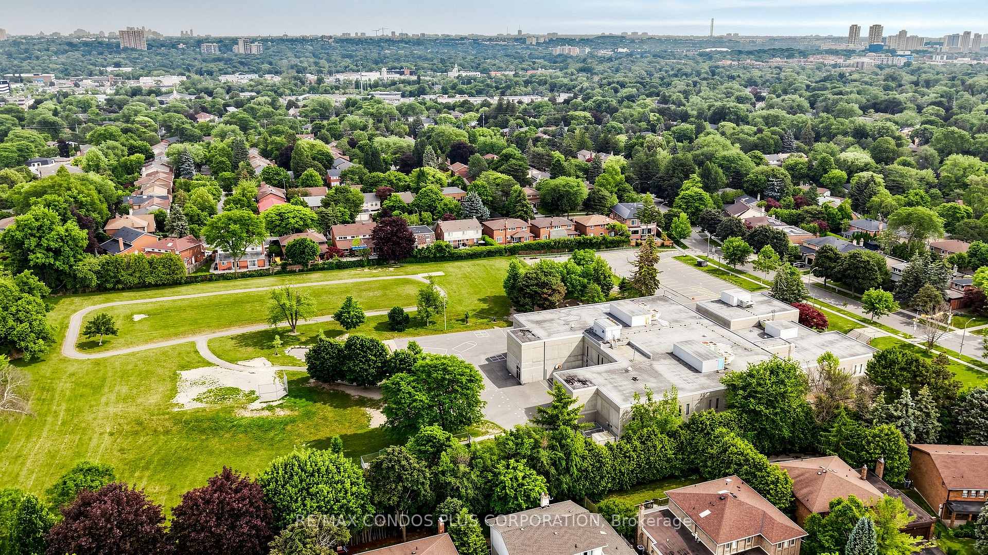 Photo 49 of 22 Denlow Boulevard, North York, Banbury-Don Mills — HOMEH