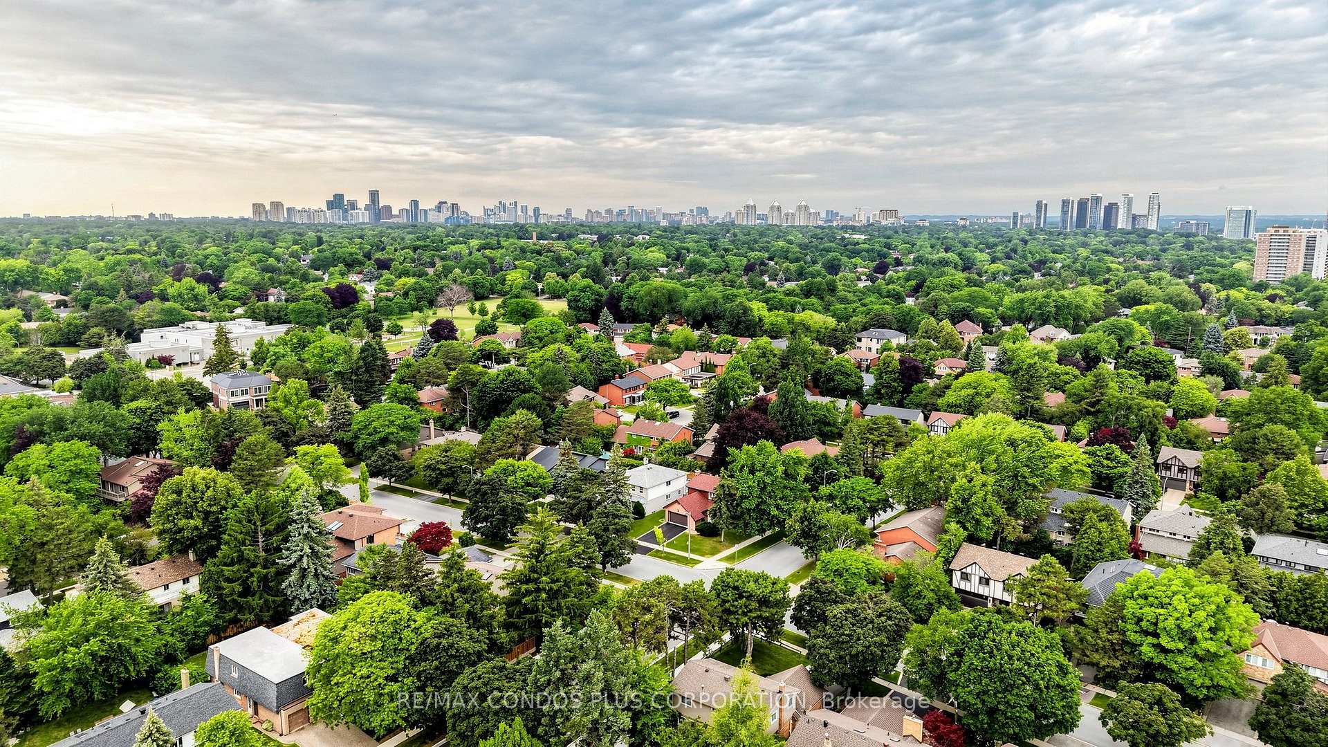 Photo 50 of 22 Denlow Boulevard, North York, Banbury-Don Mills — HOMEH