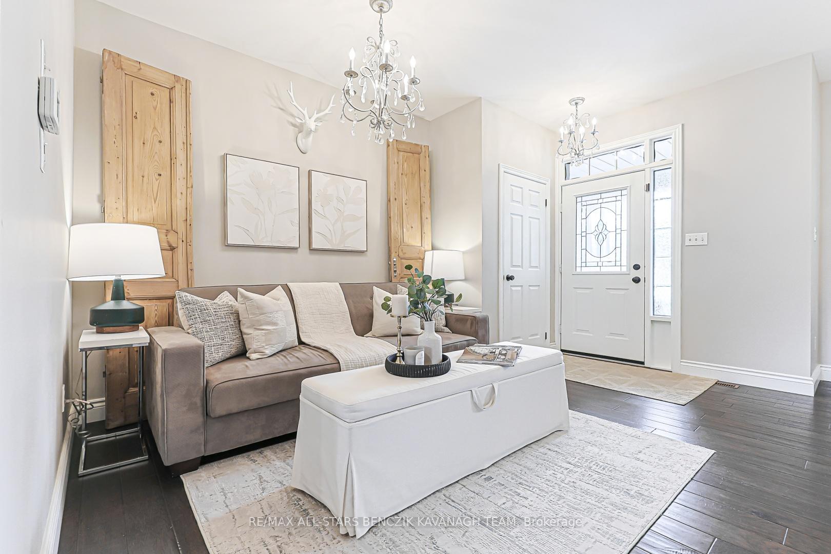 Photo 3 of 31 Queen's Plate Drive, Markham, Angus Glen — HOMEH