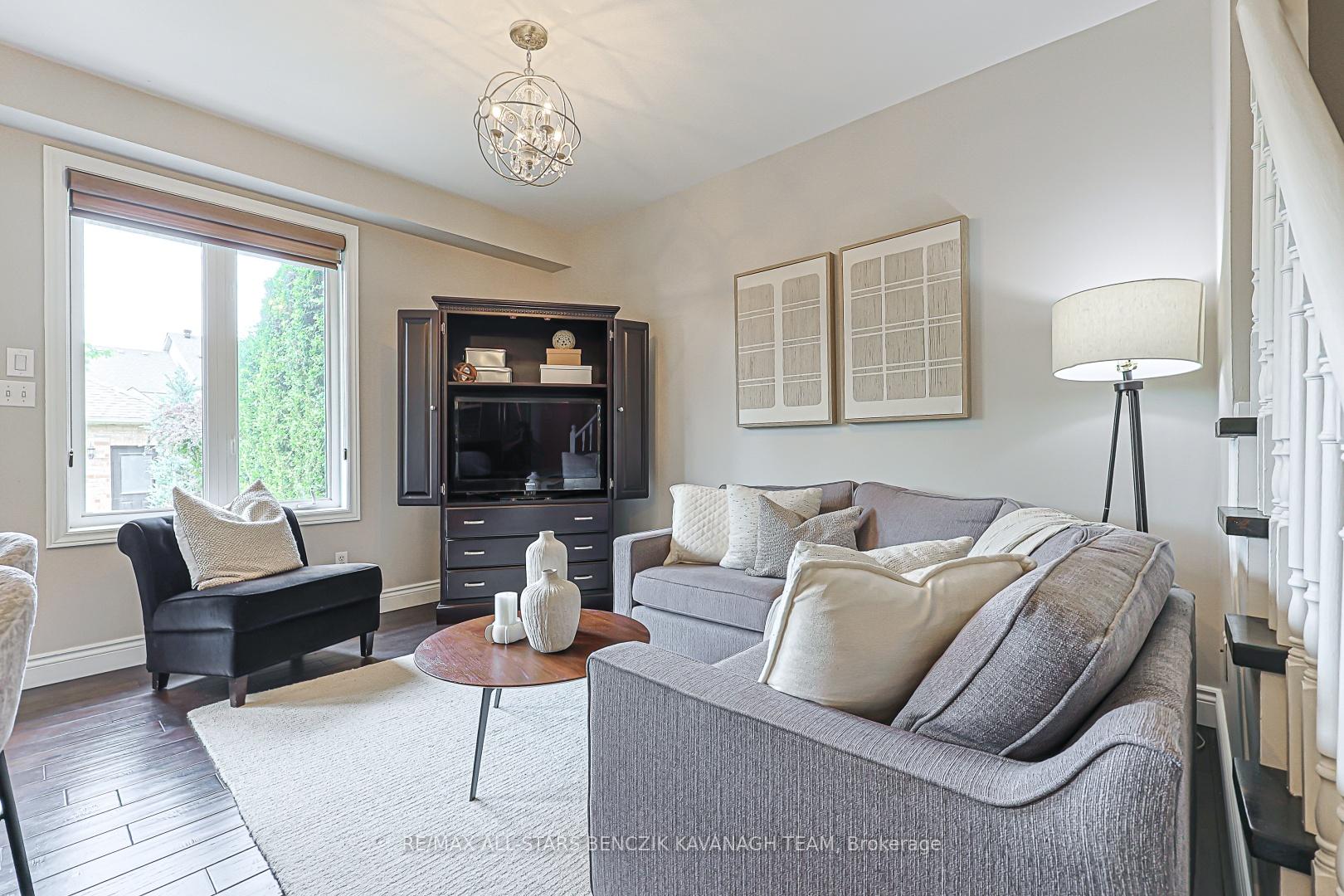 Photo 7 of 31 Queen's Plate Drive, Markham, Angus Glen — HOMEH