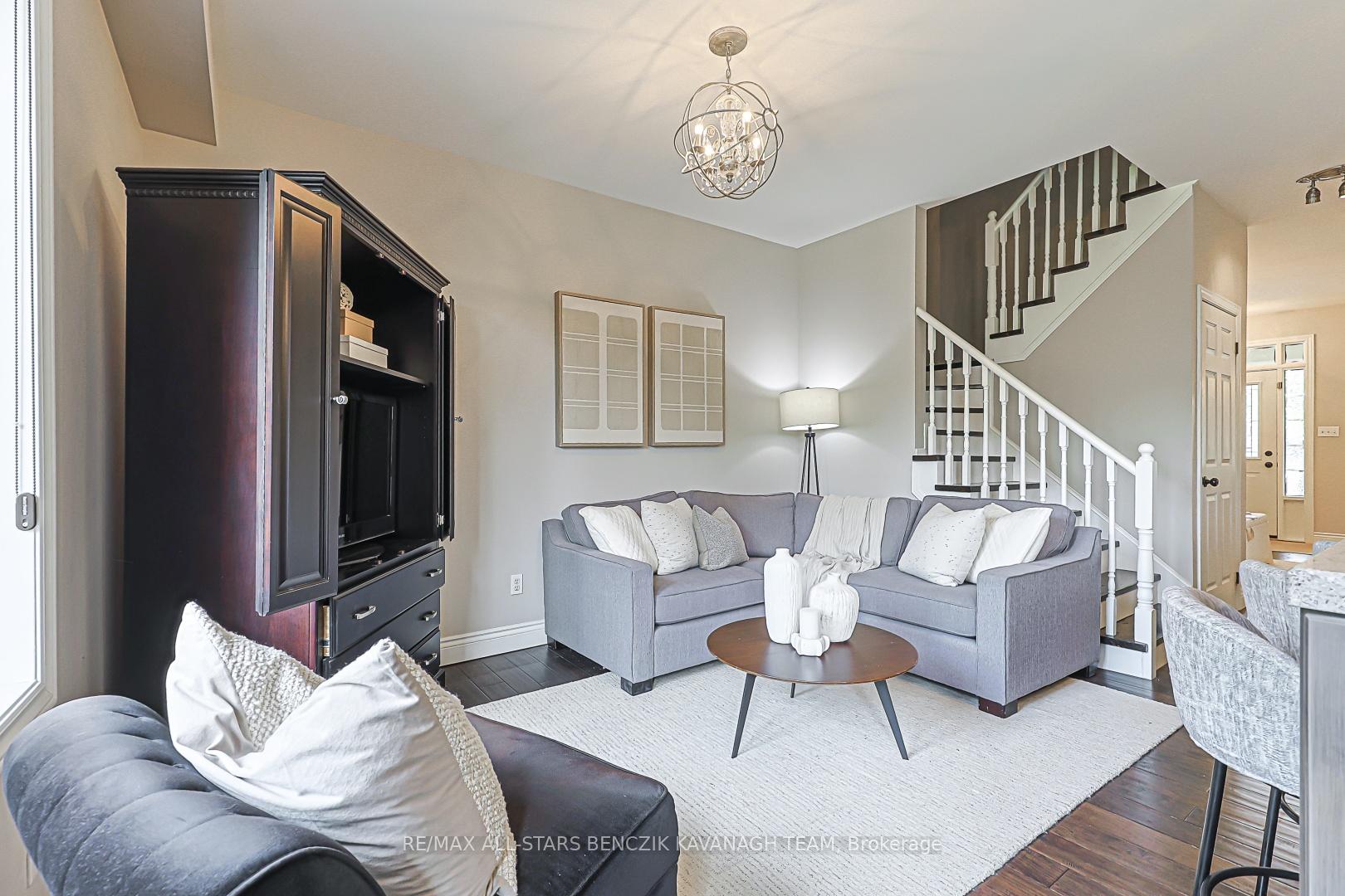 Photo 8 of 31 Queen's Plate Drive, Markham, Angus Glen — HOMEH