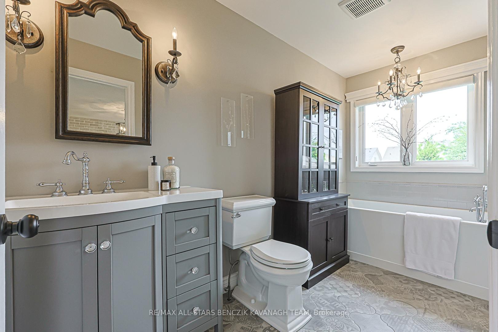 Photo 14 of 31 Queen's Plate Drive, Markham, Angus Glen — HOMEH