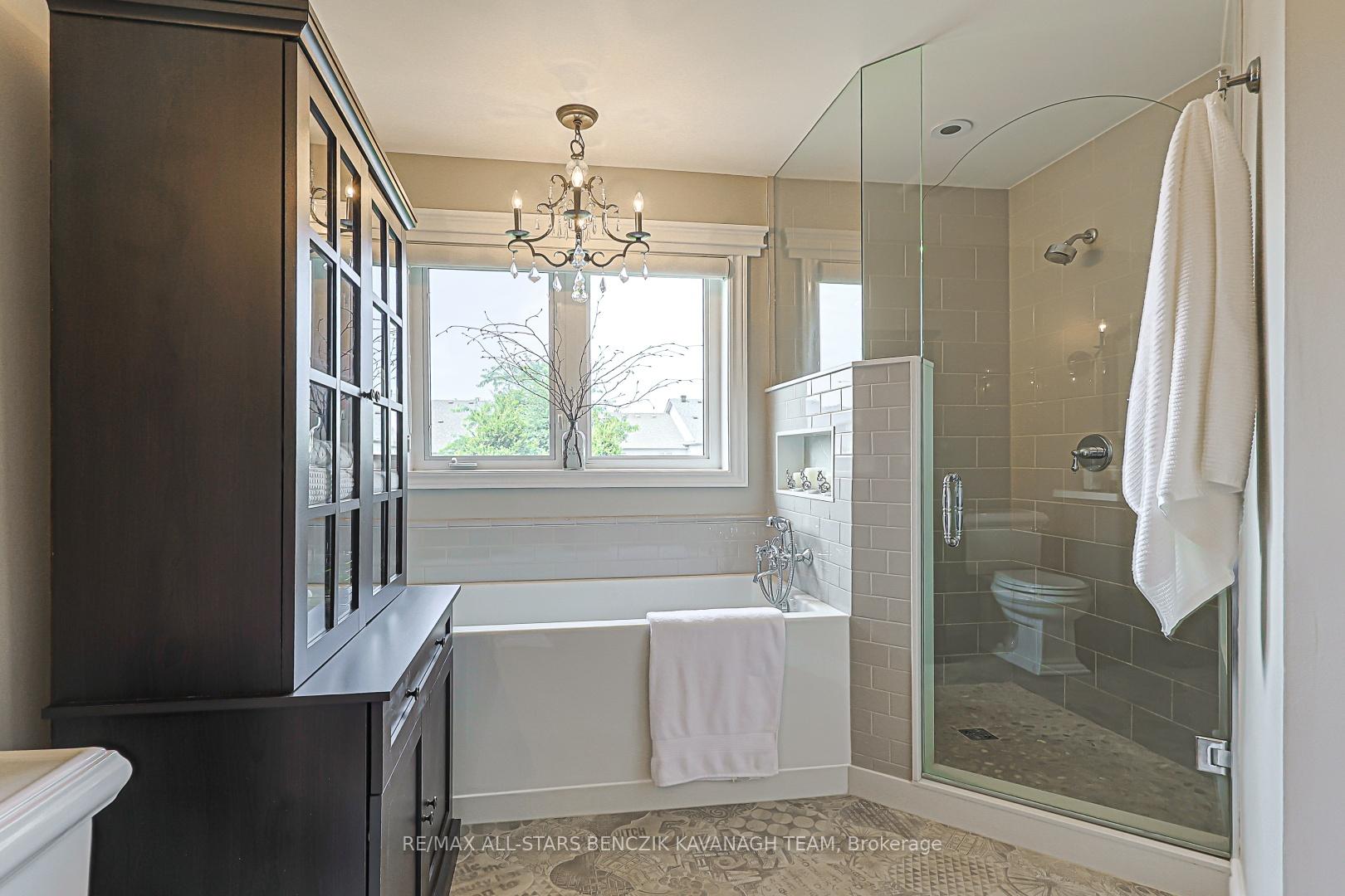 Photo 15 of 31 Queen's Plate Drive, Markham, Angus Glen — HOMEH