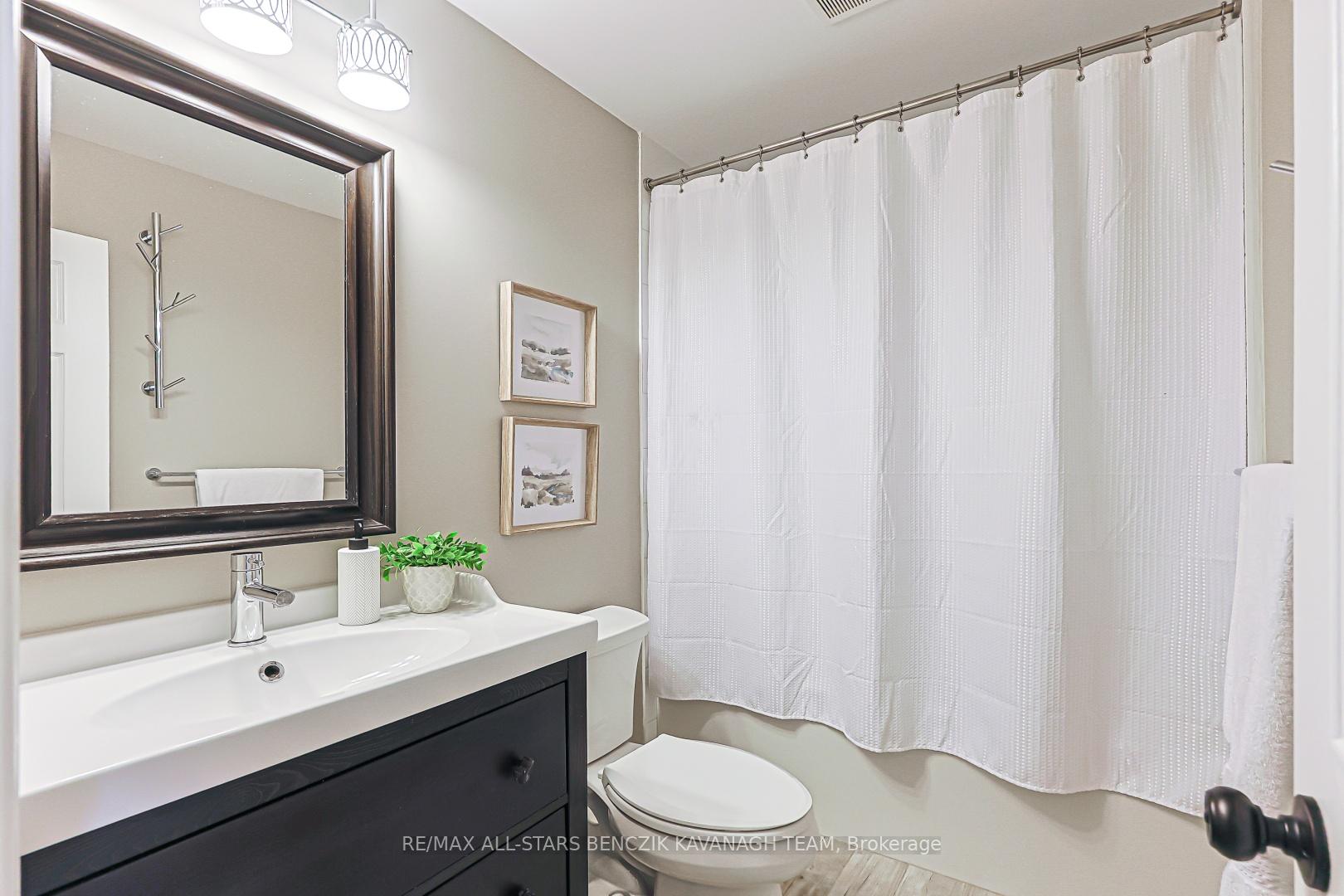 Photo 18 of 31 Queen's Plate Drive, Markham, Angus Glen — HOMEH