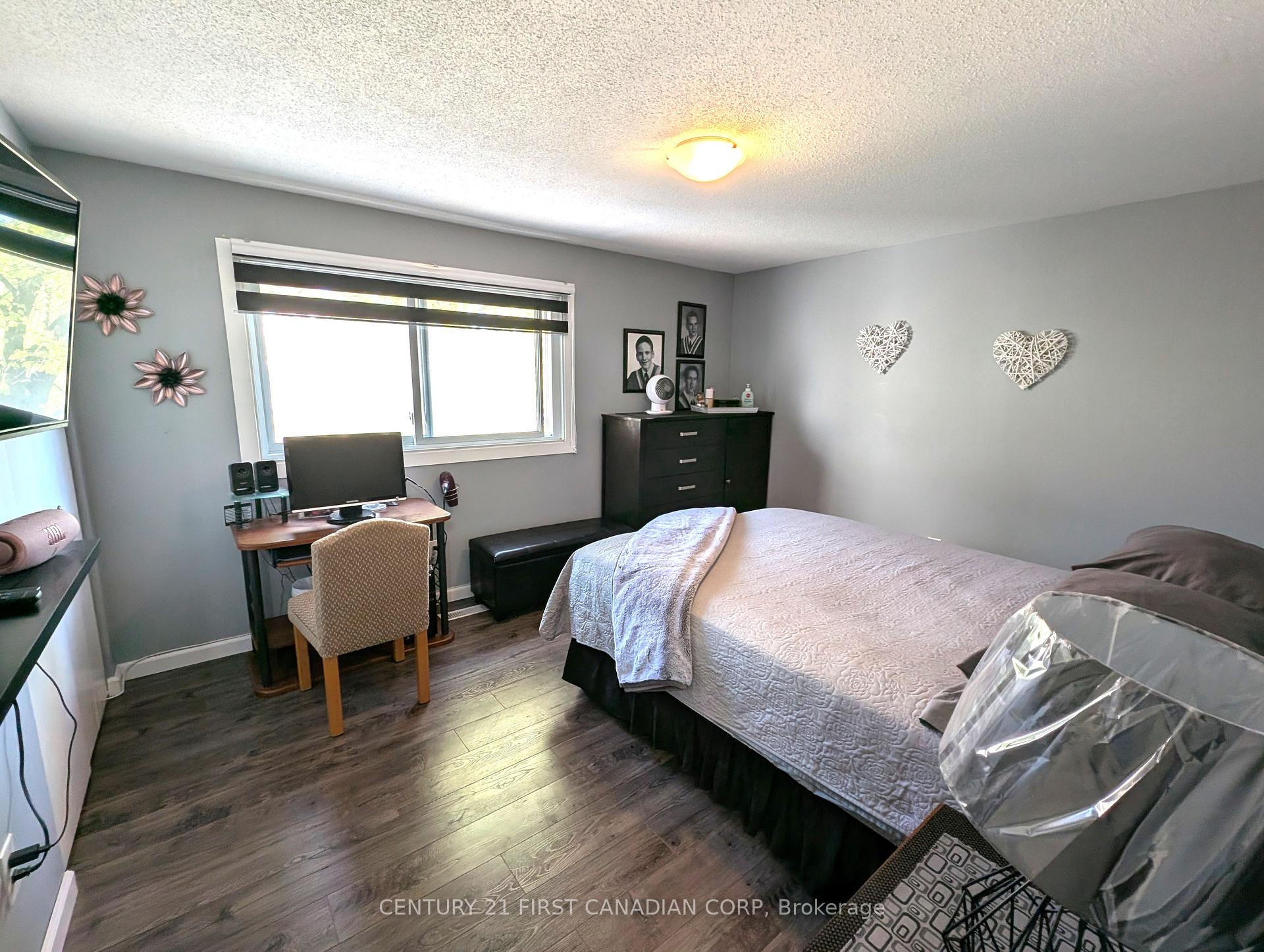 Photo 10 of Unit 49, 110 Deveron Crescent, London, South T — HOMEH
