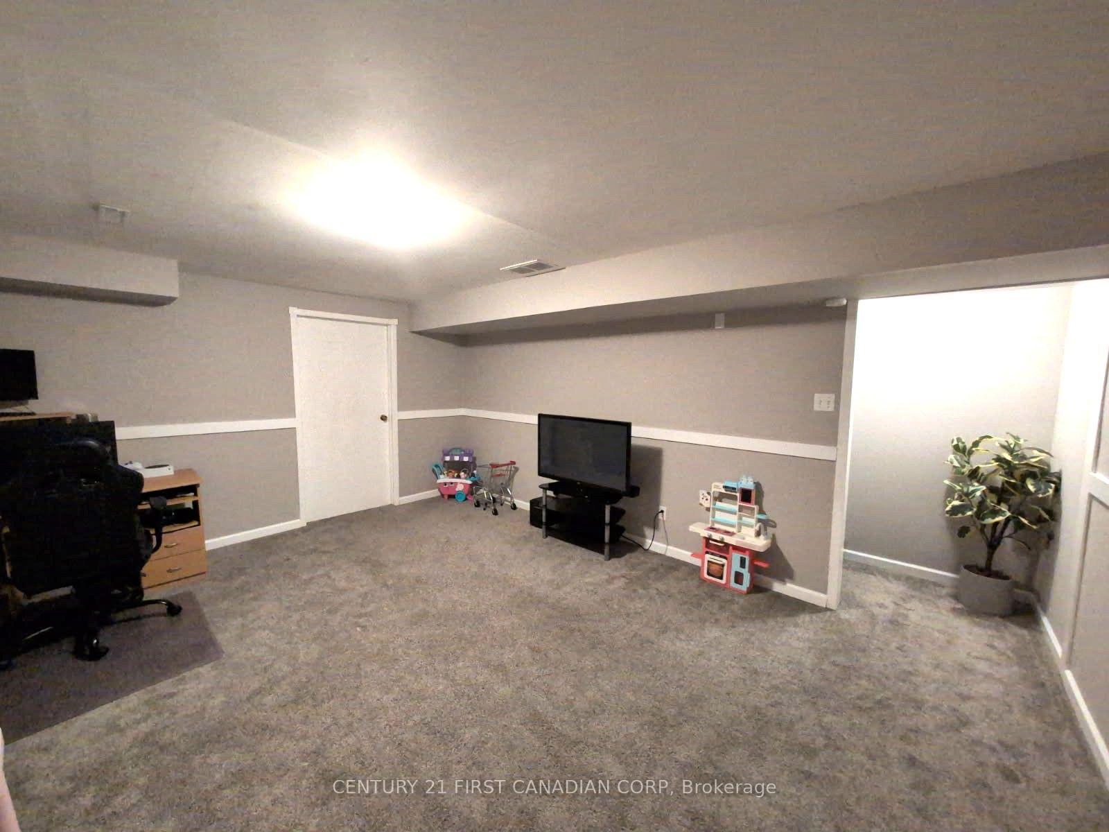 Photo 17 of Unit 49, 110 Deveron Crescent, London, South T — HOMEH