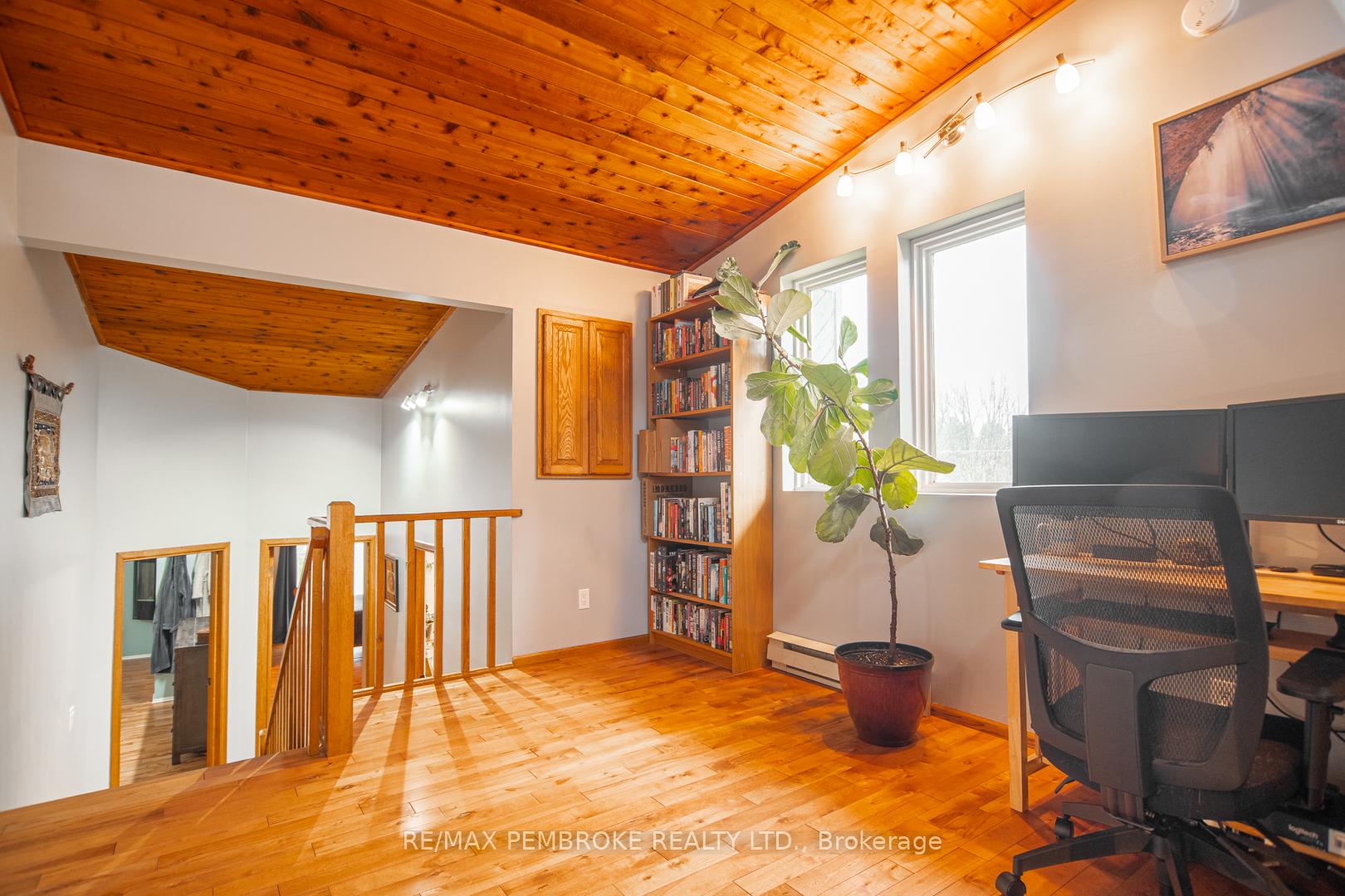 Photo 3 of 177 Sylvan Drive, Petawawa, Petawawa — HOMEH
