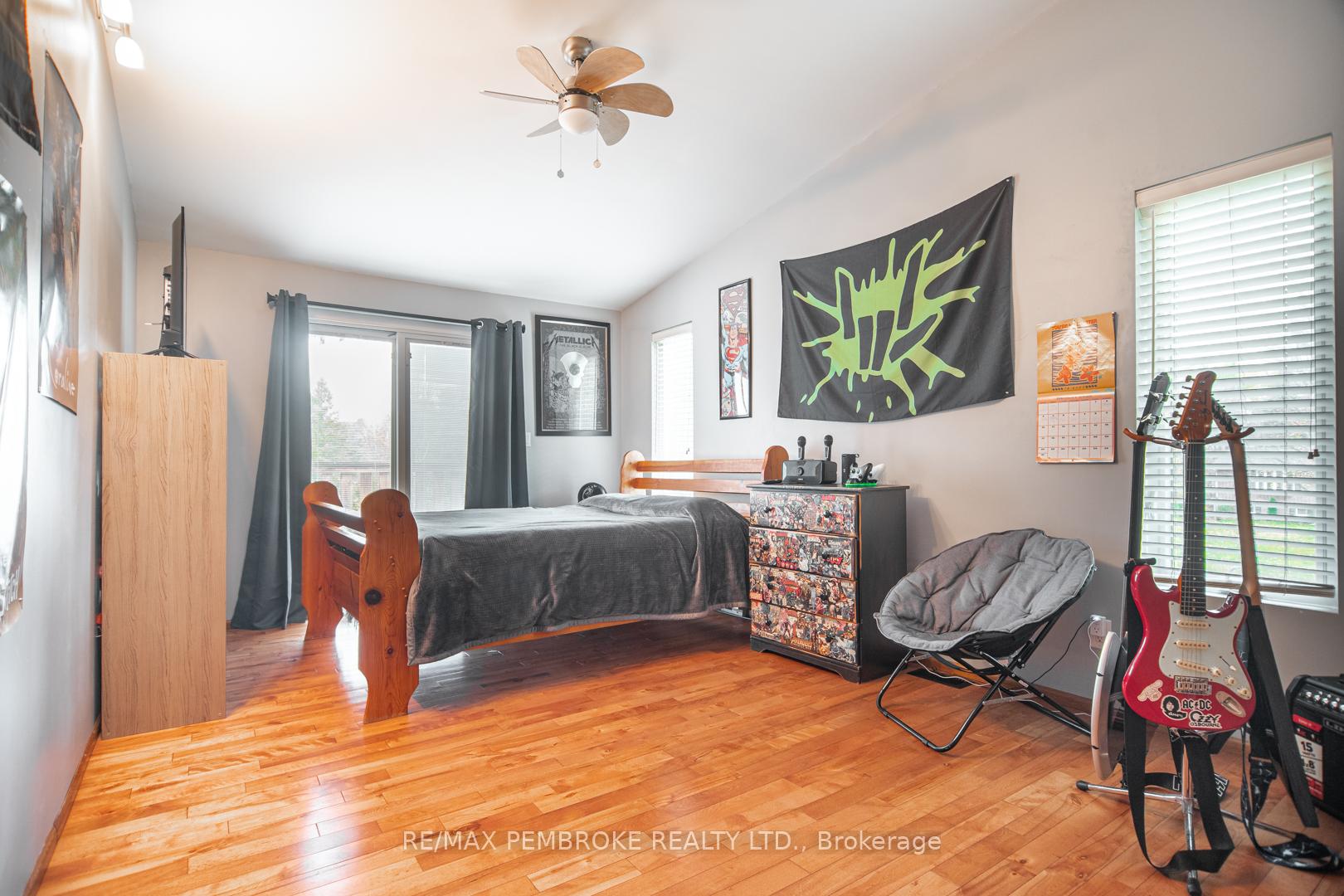 Photo 9 of 177 Sylvan Drive, Petawawa, Petawawa — HOMEH