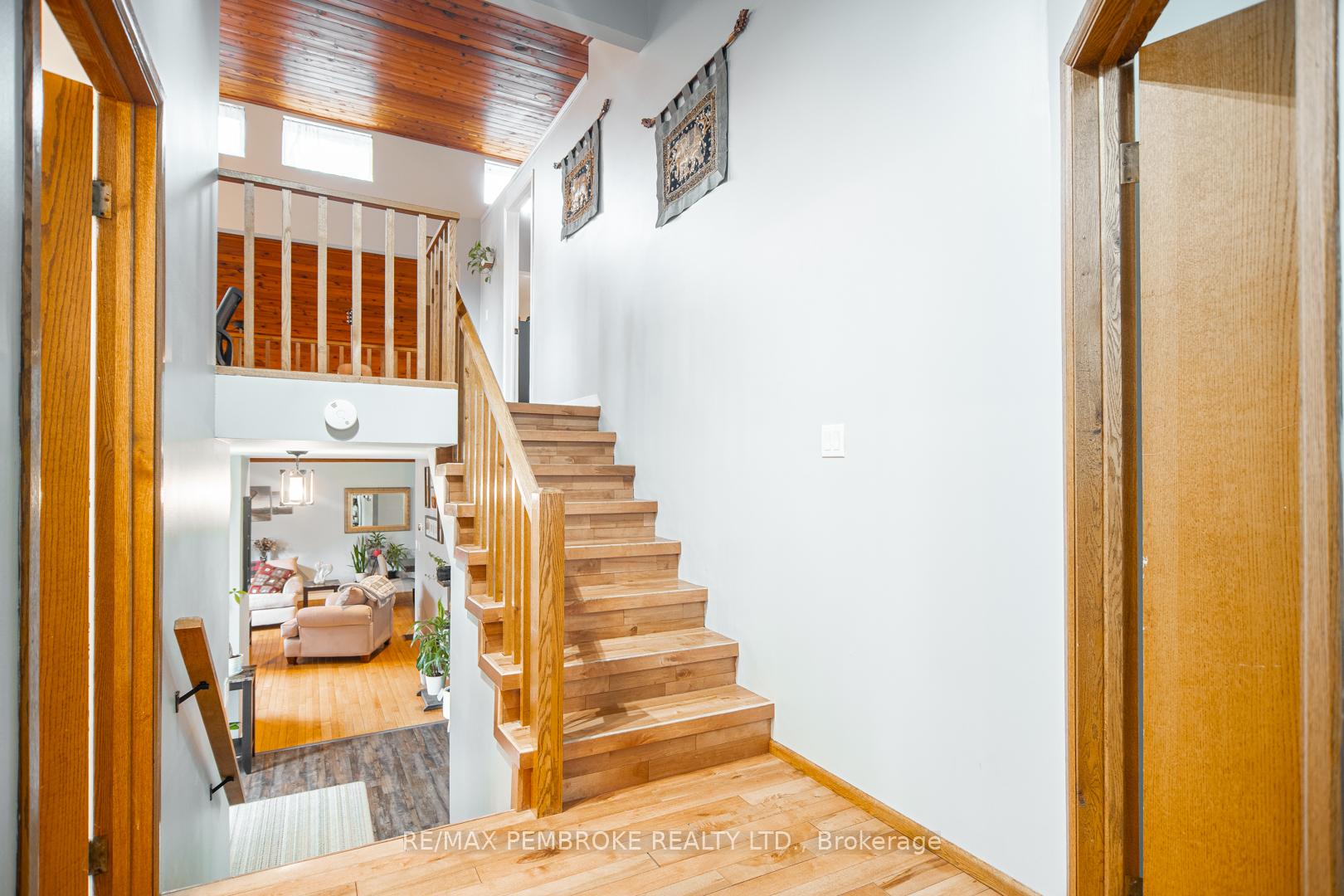 Photo 10 of 177 Sylvan Drive, Petawawa, Petawawa — HOMEH