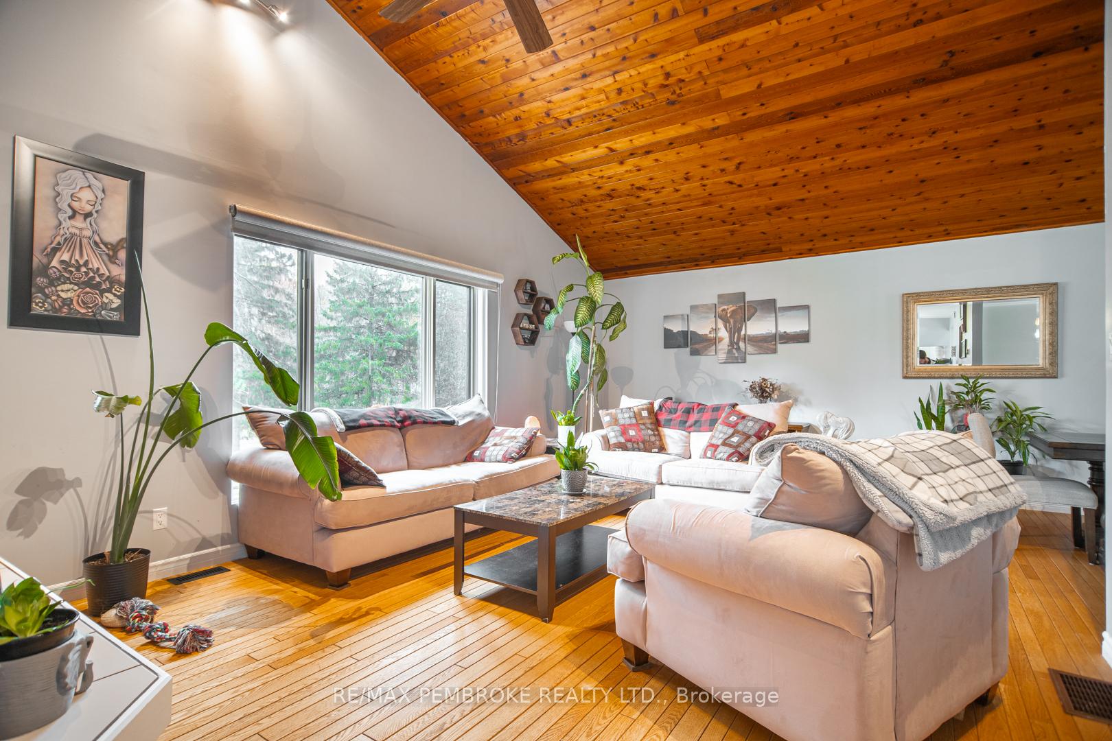 Photo 13 of 177 Sylvan Drive, Petawawa, Petawawa — HOMEH