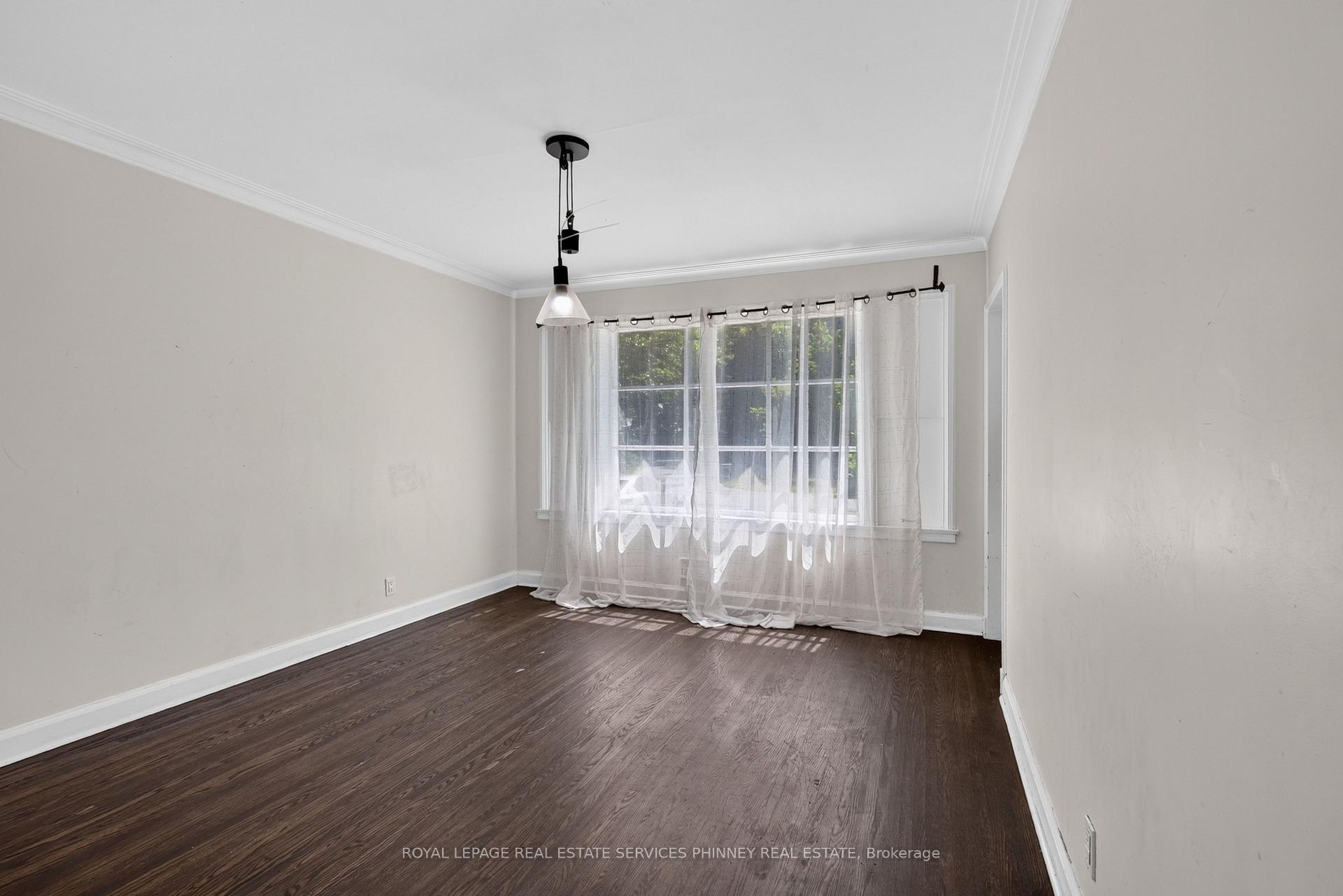 Photo 9 of 52 Valecrest Drive, Etobicoke, Edenbridge-Humber Valley — HOMEH