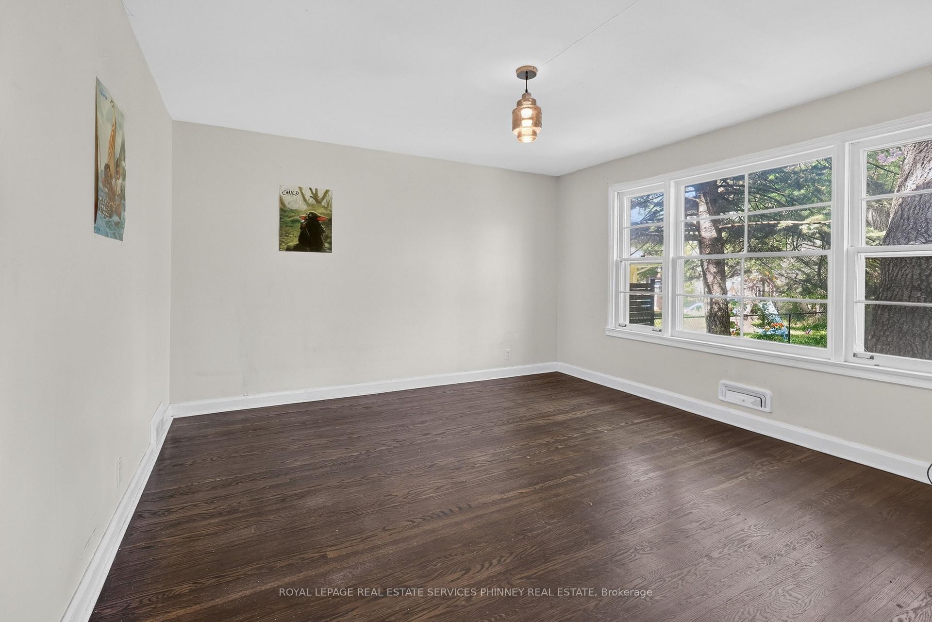 Photo 10 of 52 Valecrest Drive, Etobicoke, Edenbridge-Humber Valley — HOMEH
