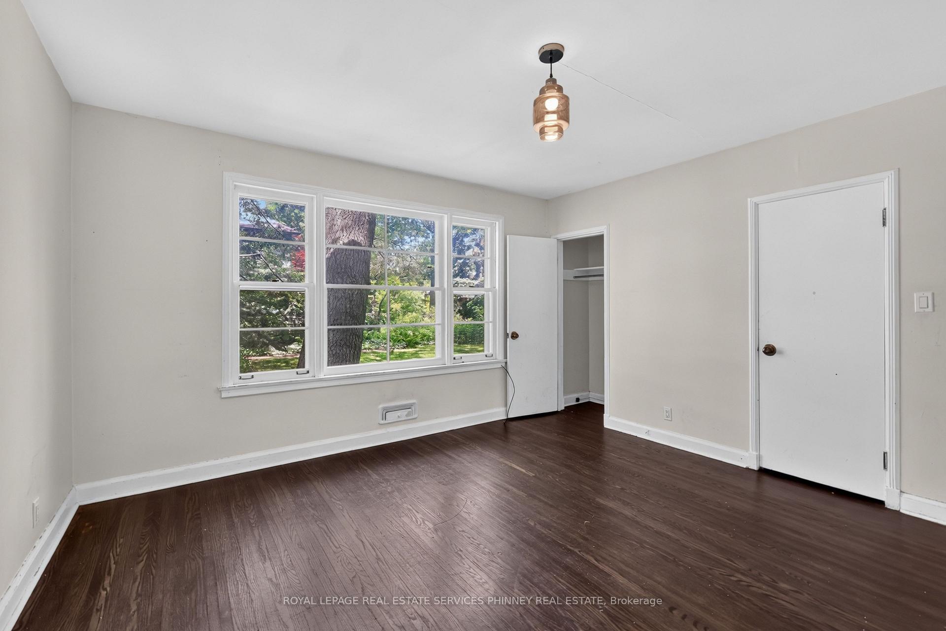 Photo 11 of 52 Valecrest Drive, Etobicoke, Edenbridge-Humber Valley — HOMEH
