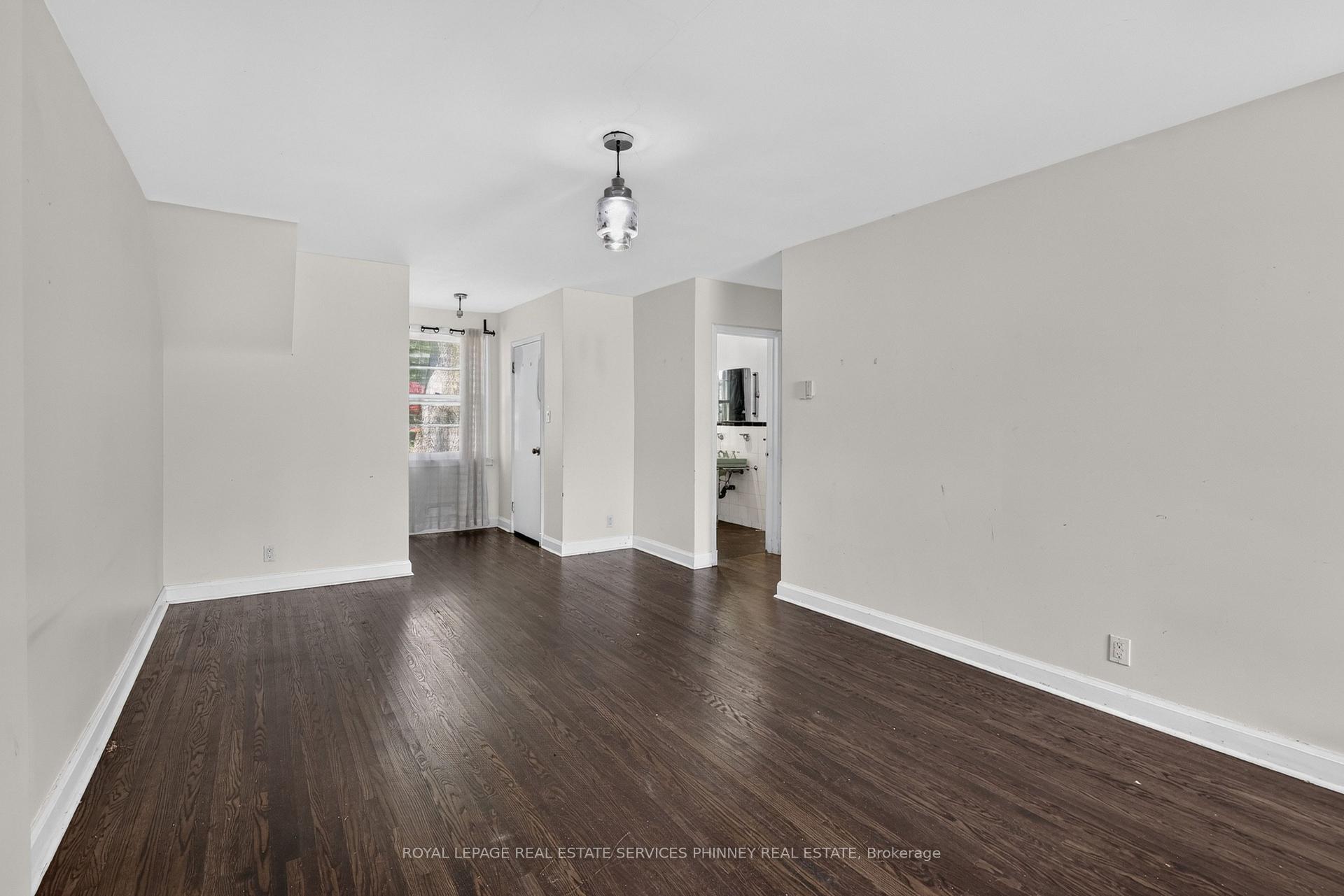 Photo 15 of 52 Valecrest Drive, Etobicoke, Edenbridge-Humber Valley — HOMEH