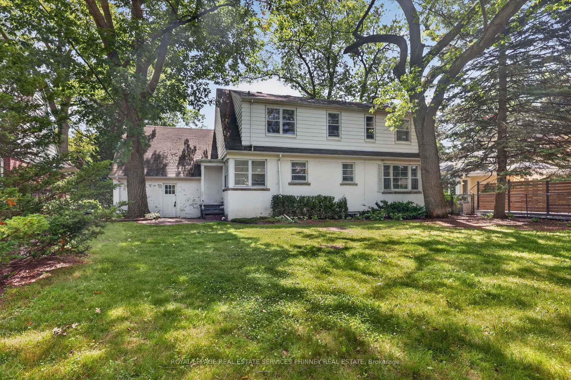 Photo 18 of 52 Valecrest Drive, Etobicoke, Edenbridge-Humber Valley — HOMEH