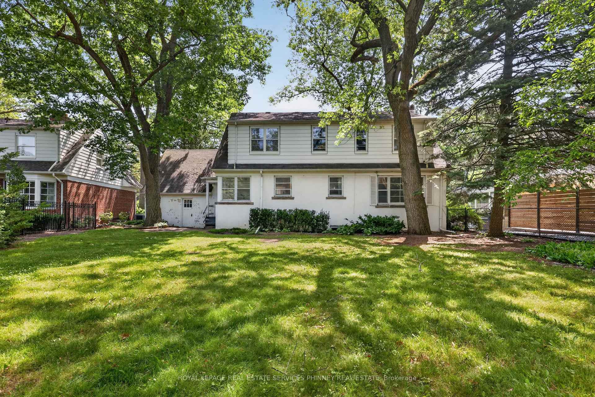 Photo 19 of 52 Valecrest Drive, Etobicoke, Edenbridge-Humber Valley — HOMEH
