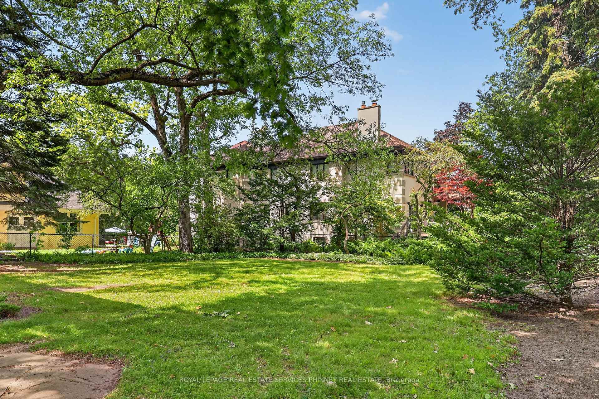 Photo 20 of 52 Valecrest Drive, Etobicoke, Edenbridge-Humber Valley — HOMEH