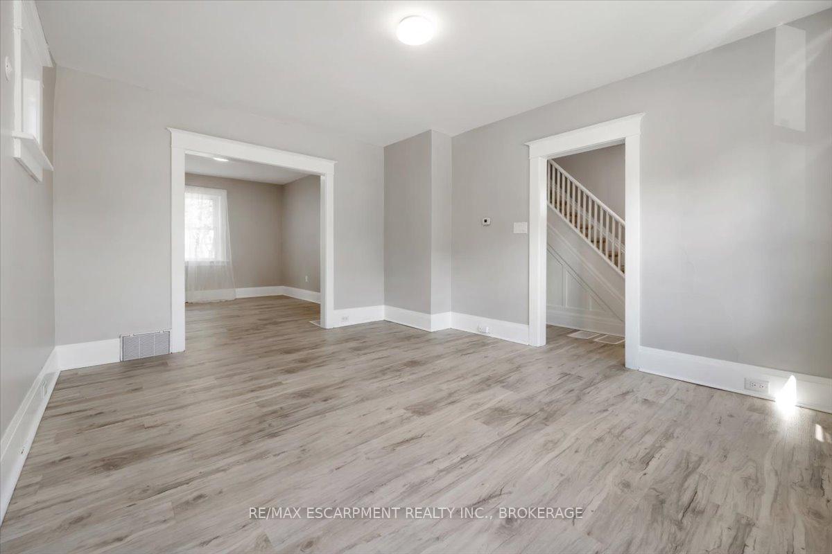 Photo 5 of Unit Main, 3 Carleton Street S, Thorold, Thorold Downtown — HOMEH