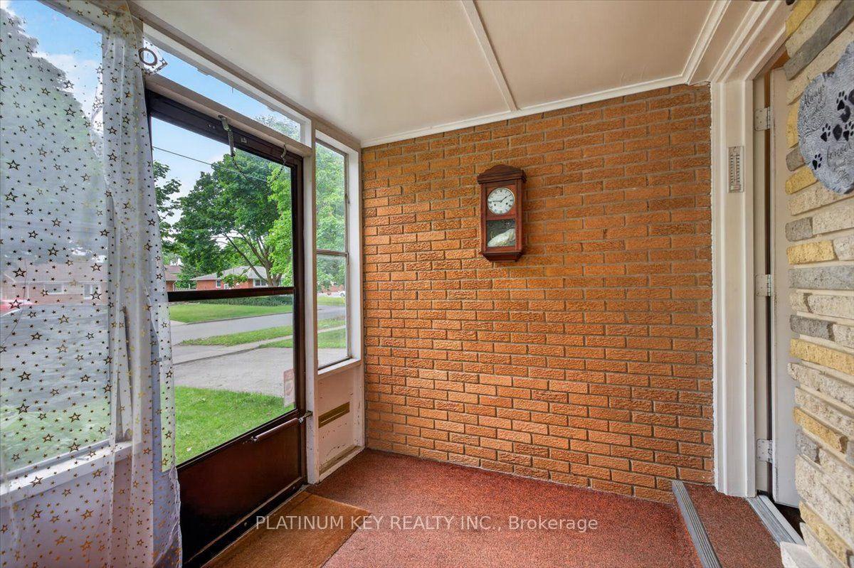 Photo 2 of 1948 Royal Crescent, London, East I — HOMEH