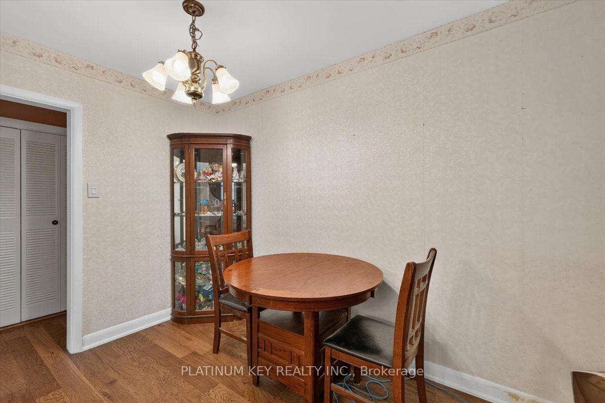 Photo 6 of 1948 Royal Crescent, London, East I — HOMEH