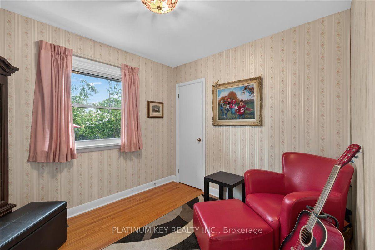 Photo 8 of 1948 Royal Crescent, London, East I — HOMEH