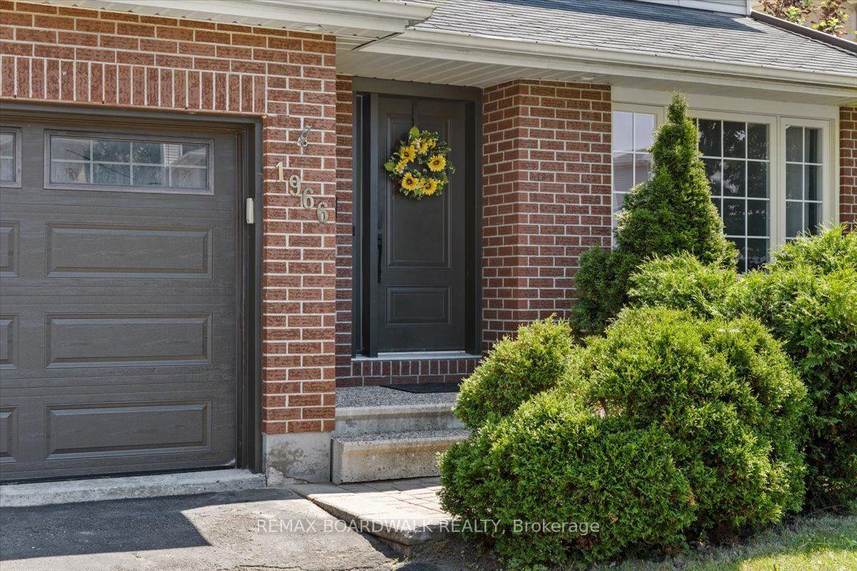 Photo 2 of 1966 Boake Street, Ottawa, Fallingbrook/Gardenway South — HOMEH