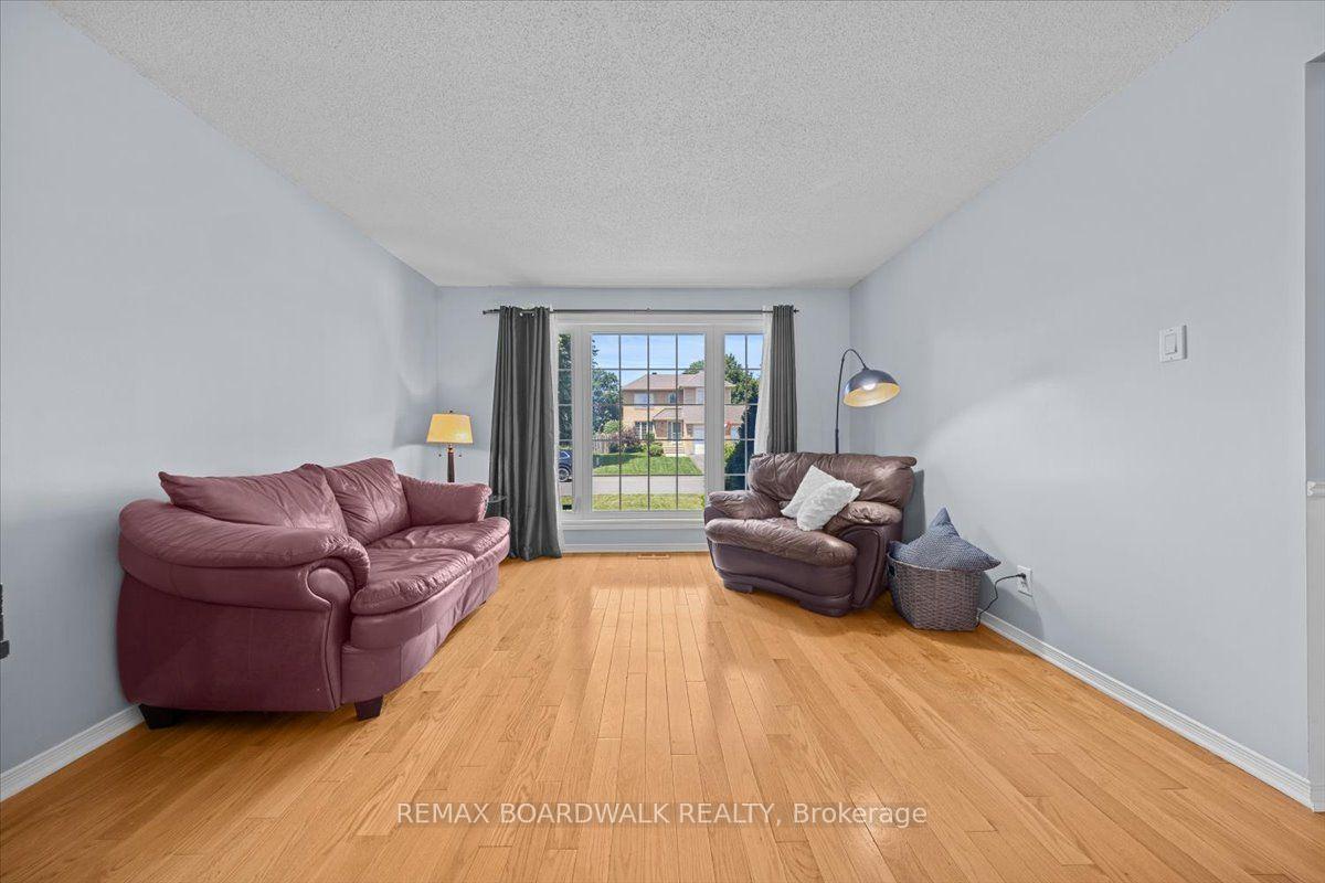 Photo 7 of 1966 Boake Street, Ottawa, Fallingbrook/Gardenway South — HOMEH