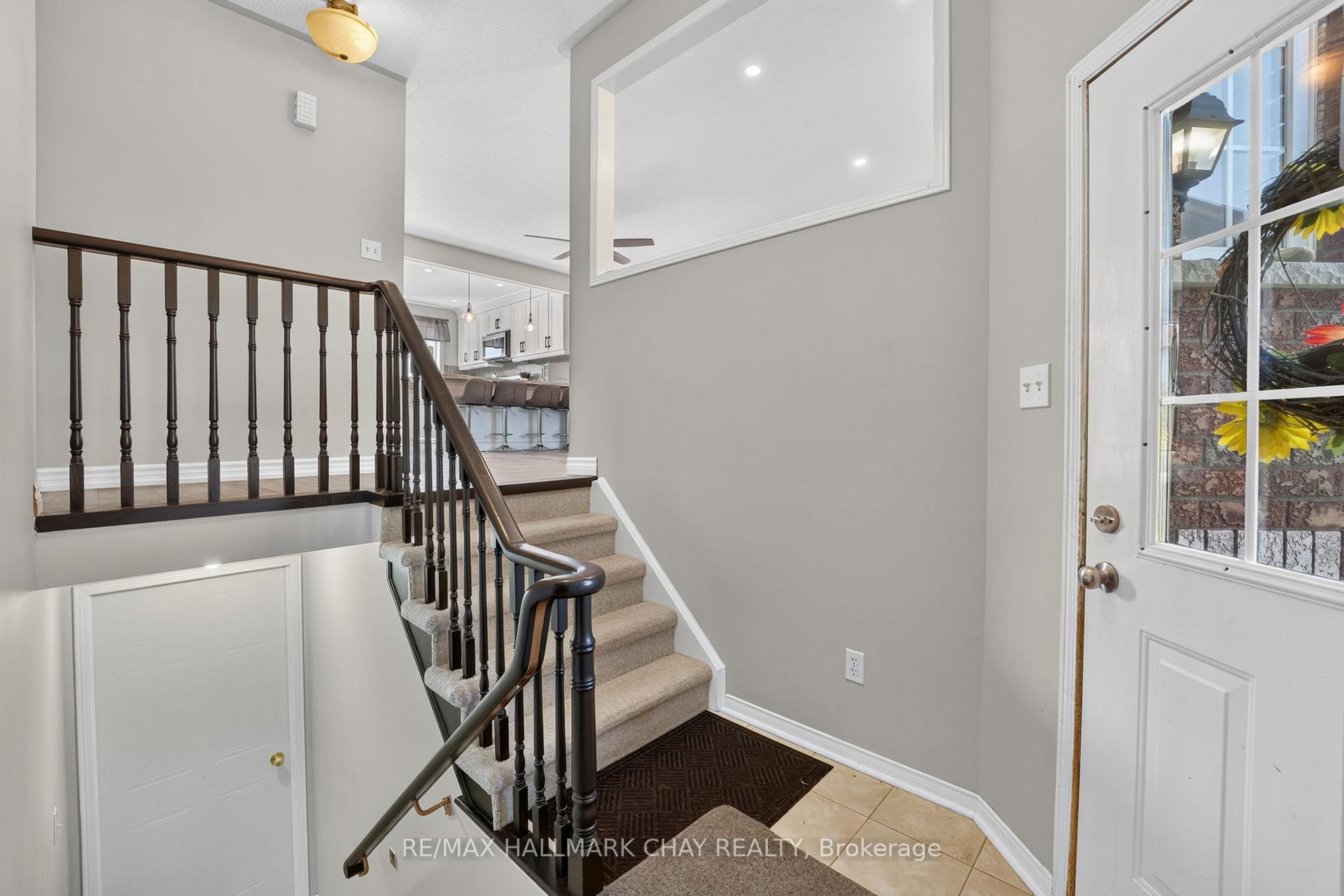 Photo 6 of 41 Hodgson Drive, Barrie, Northwest — HOMEH