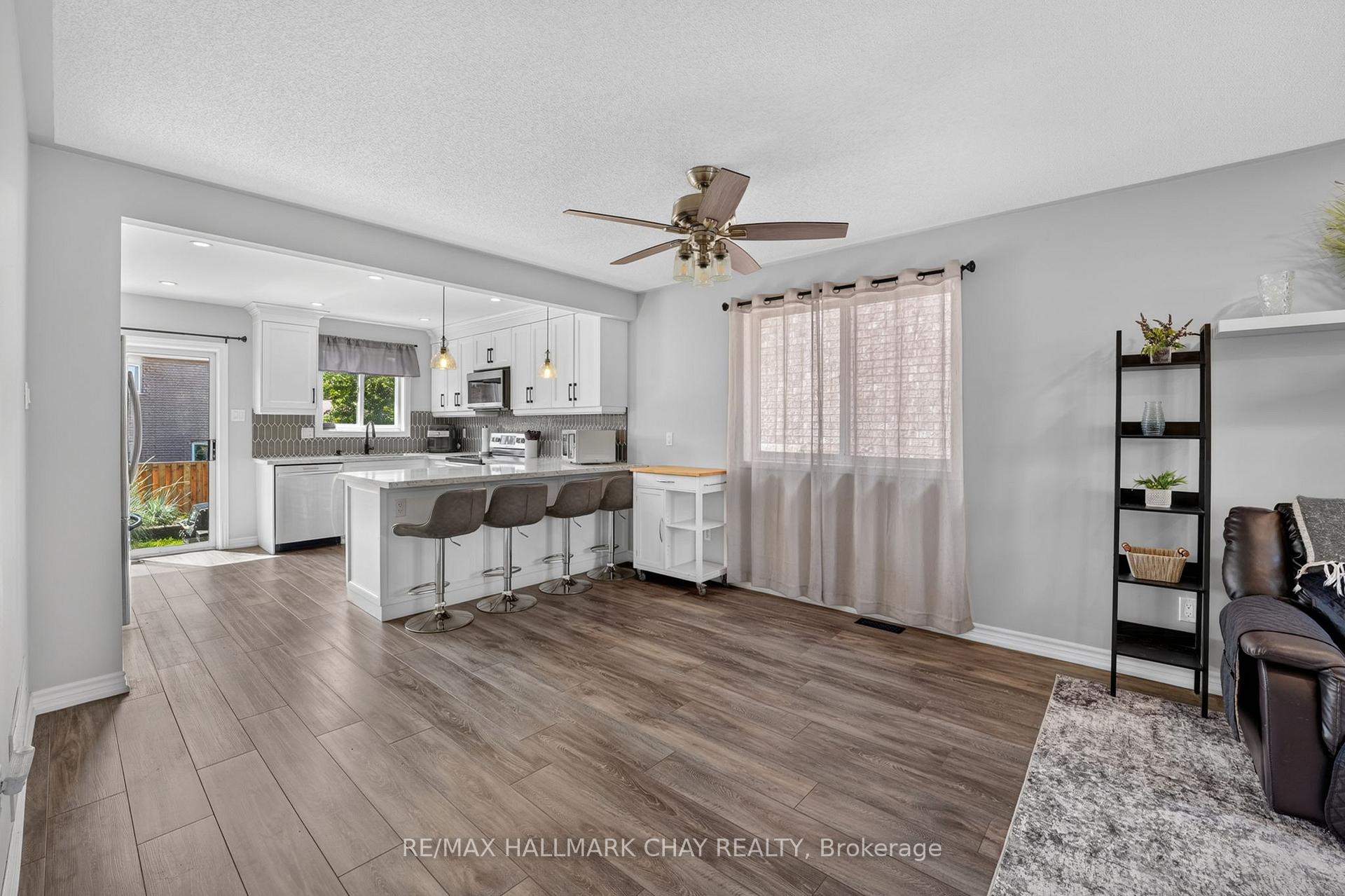 Photo 7 of 41 Hodgson Drive, Barrie, Northwest — HOMEH