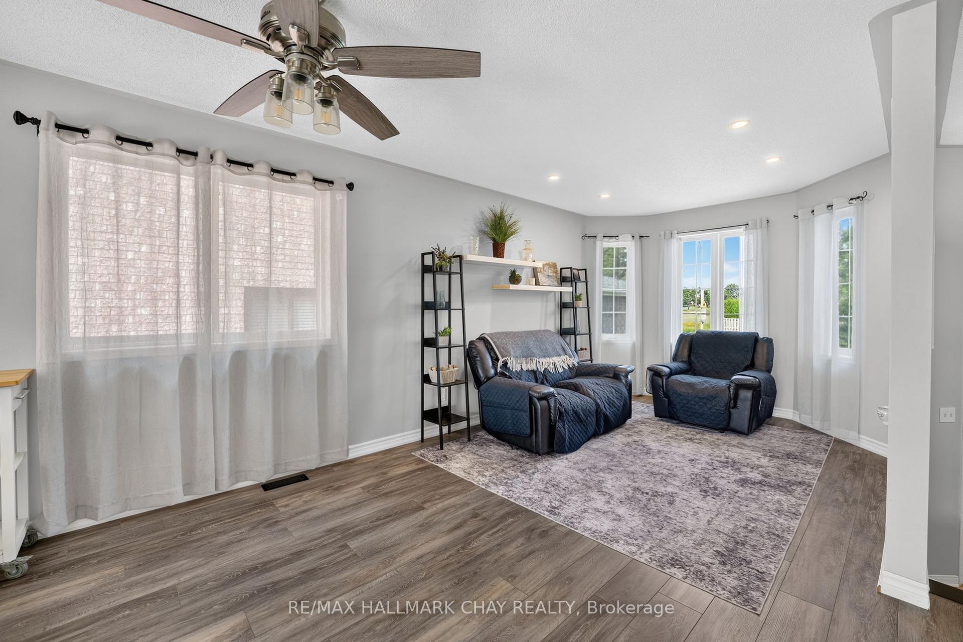 Photo 8 of 41 Hodgson Drive, Barrie, Northwest — HOMEH