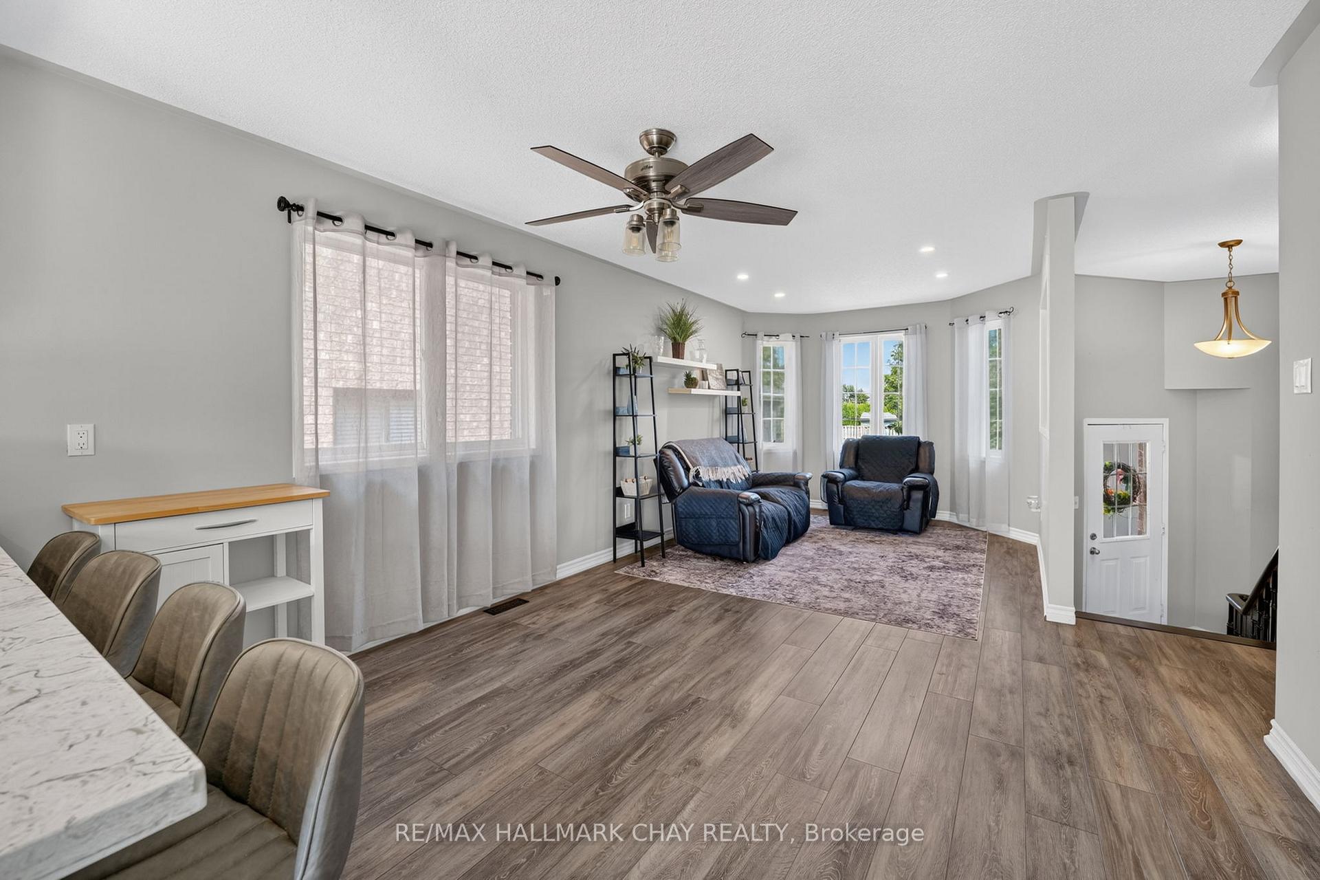 Photo 9 of 41 Hodgson Drive, Barrie, Northwest — HOMEH