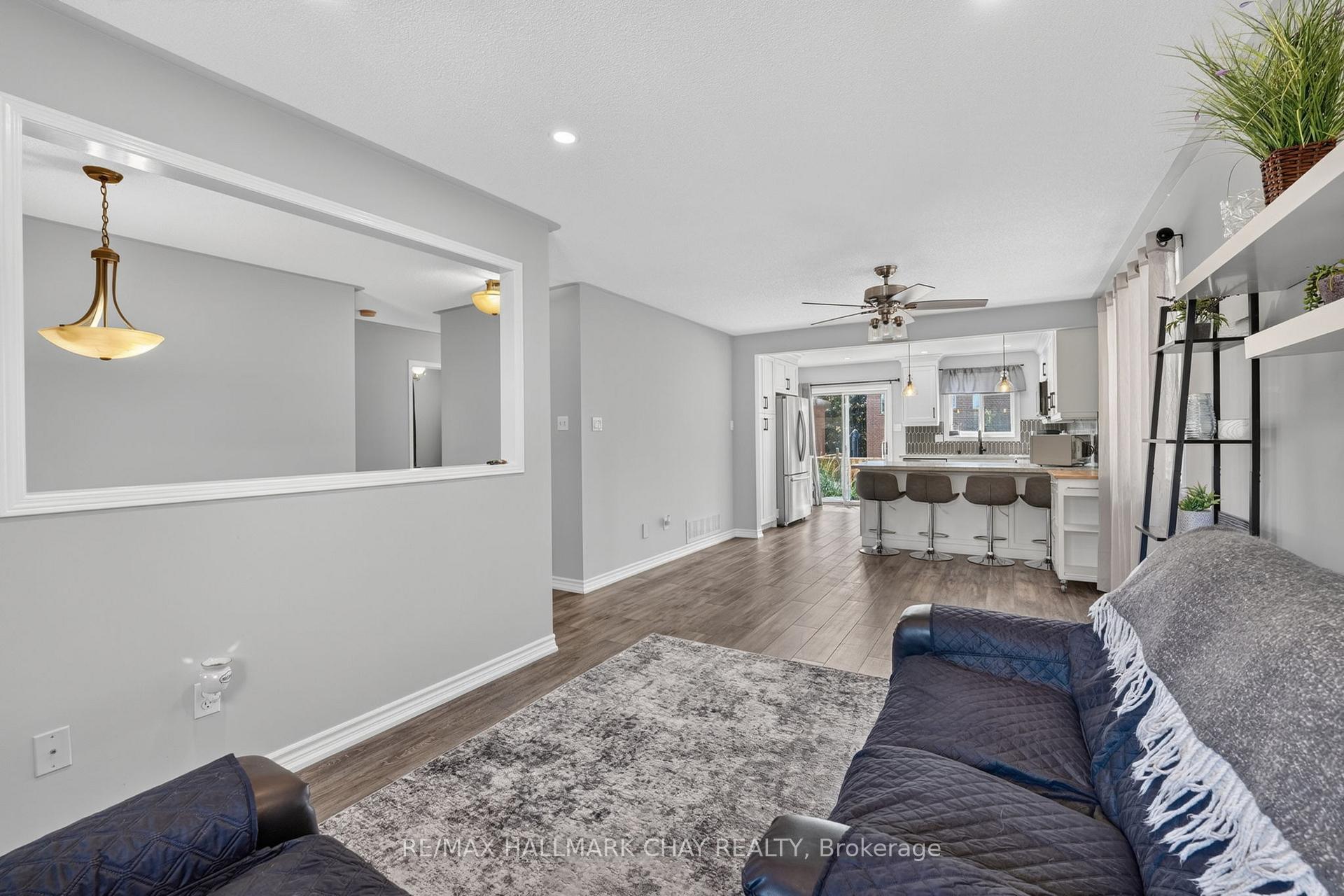 Photo 12 of 41 Hodgson Drive, Barrie, Northwest — HOMEH
