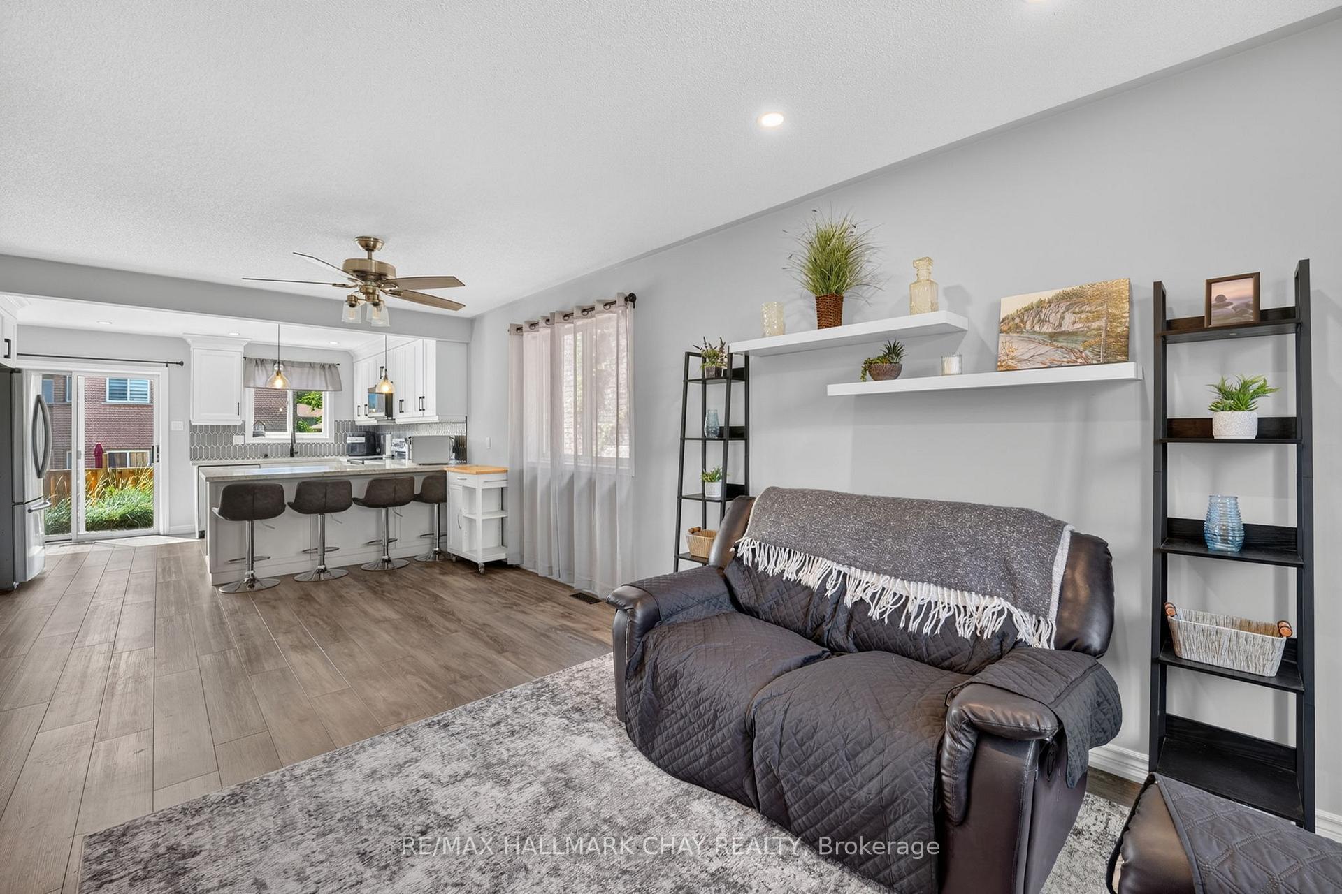 Photo 13 of 41 Hodgson Drive, Barrie, Northwest — HOMEH