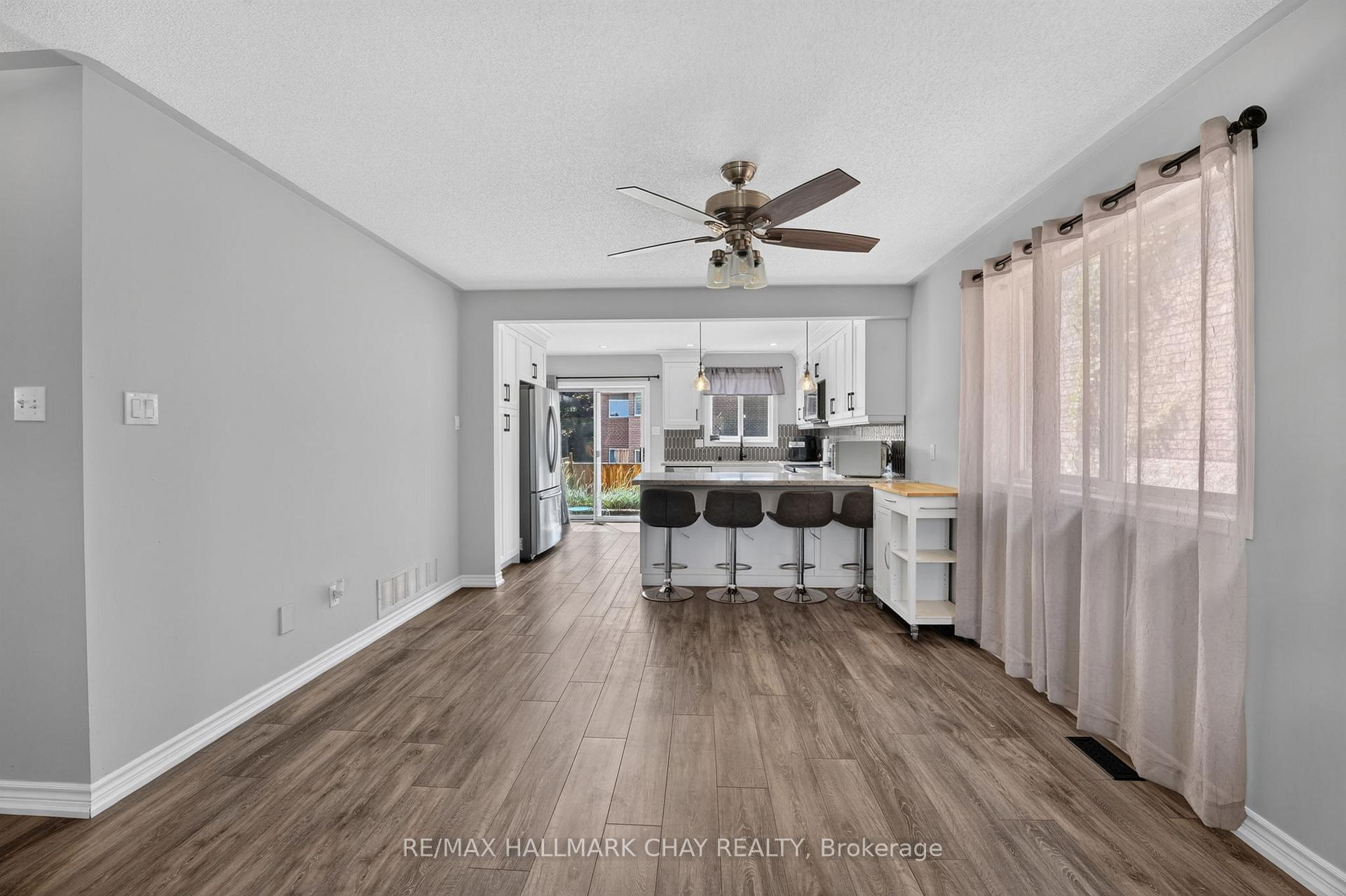 Photo 14 of 41 Hodgson Drive, Barrie, Northwest — HOMEH